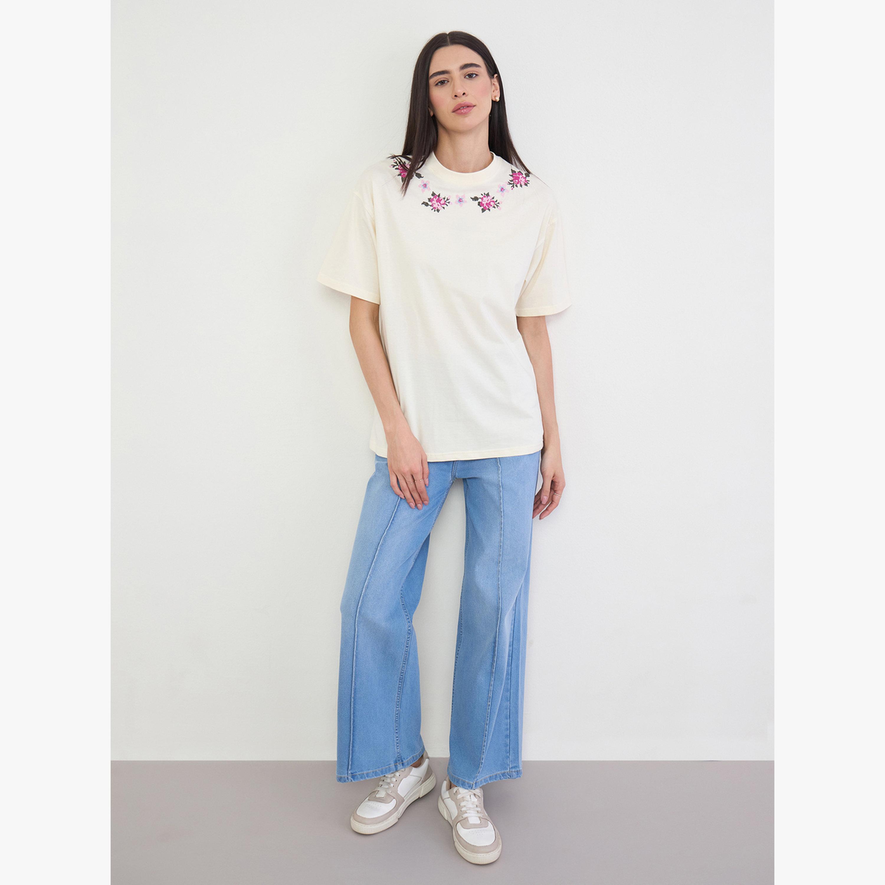 تيشيرت واسع بطبعة زهور وتطريز-women-clothing-tshirts-image-2