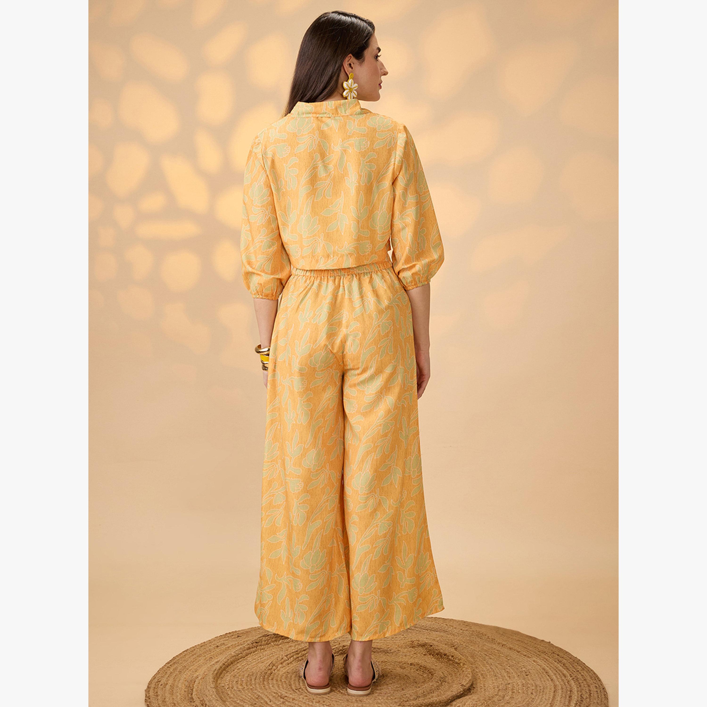 طقم منسق من بلوزة قصيرة مطبع وبنطال بأرجل واسعة-women-clothing-coordsets-image-3