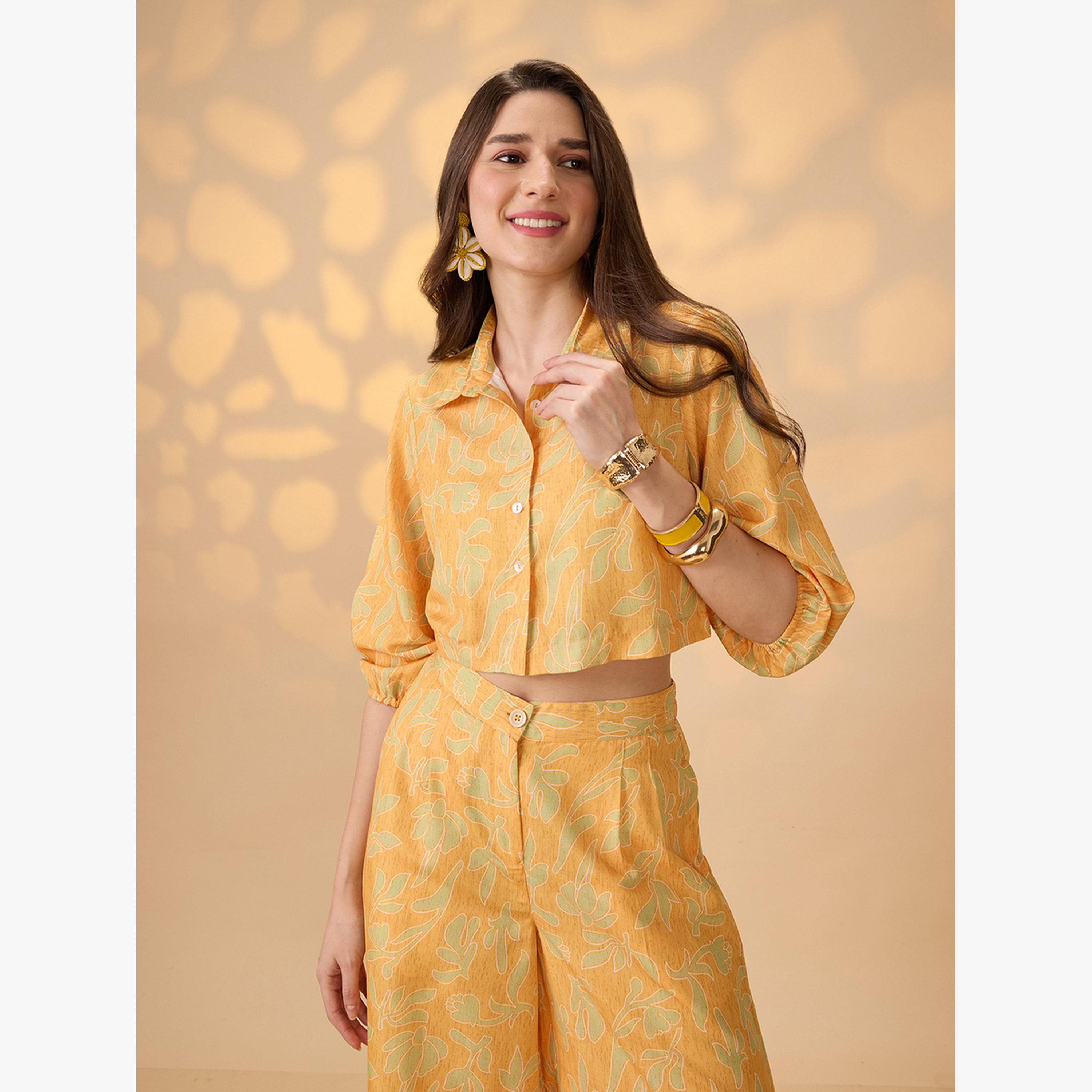 طقم منسق من بلوزة قصيرة مطبع وبنطال بأرجل واسعة-women-clothing-coordsets-image-6