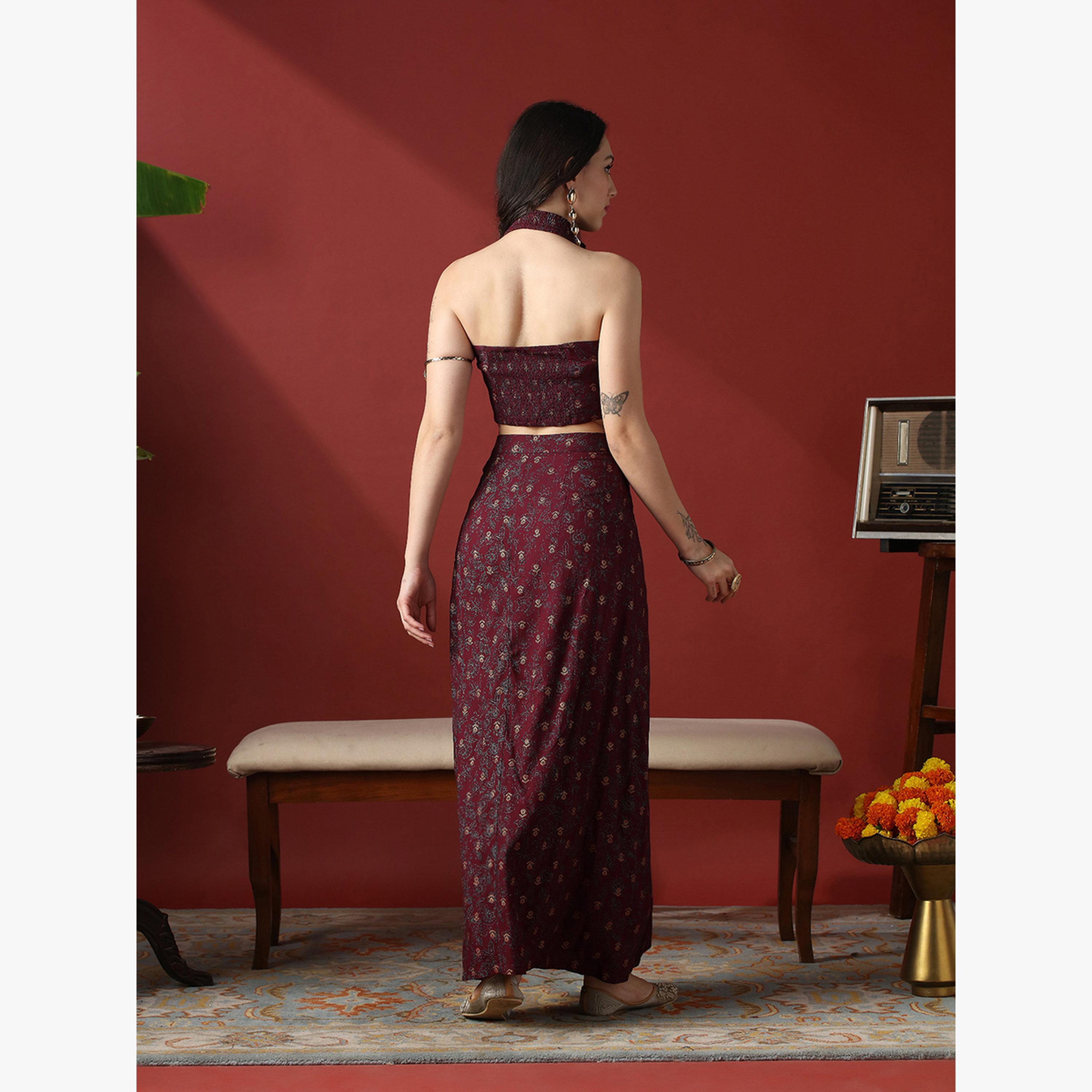 طقم منسق من بلوزة قصيرة بياقة هولتر وتنورة طويلة بكسرات-women-clothing-coordsets-image-3