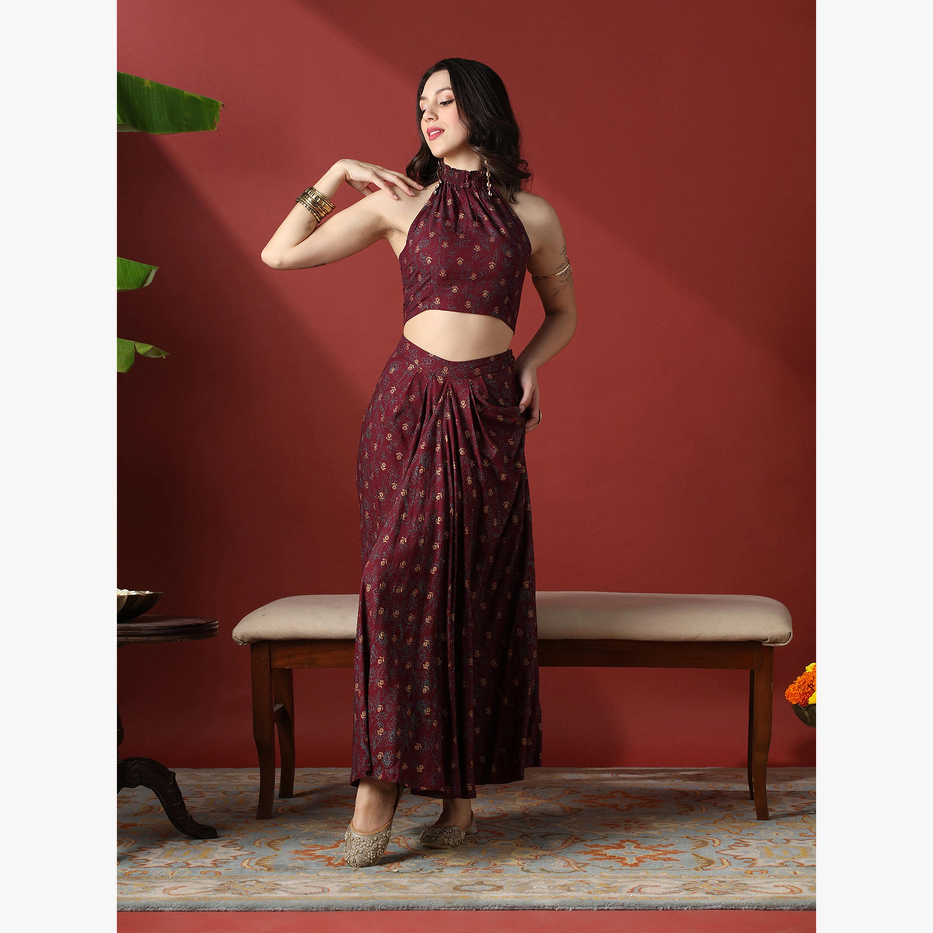 طقم منسق من بلوزة قصيرة بياقة هولتر وتنورة طويلة بكسرات-women-clothing-coordsets-image-6