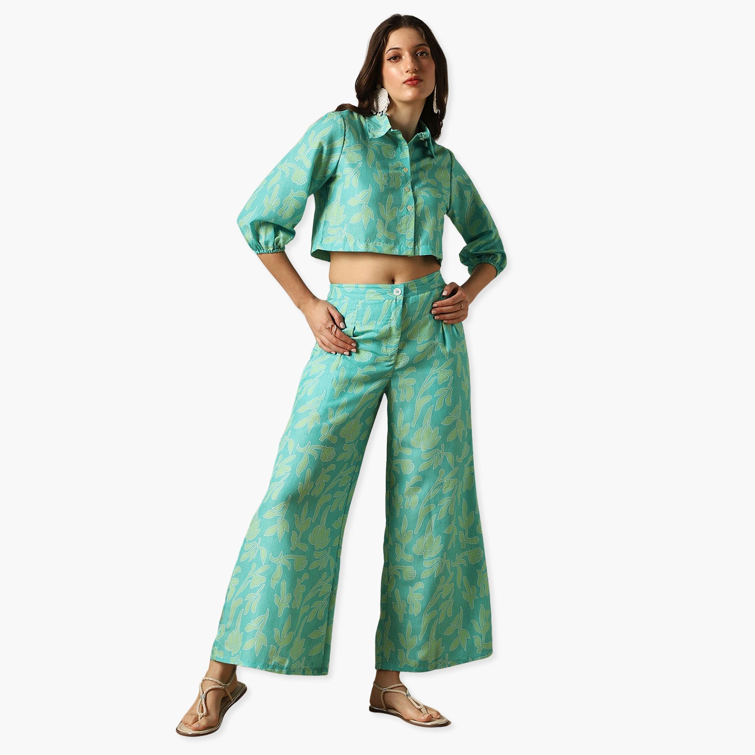 طقم منسق من قميص قصير مطبع وبنطال بأرجل واسعة-women-clothing-coordsets-image-1