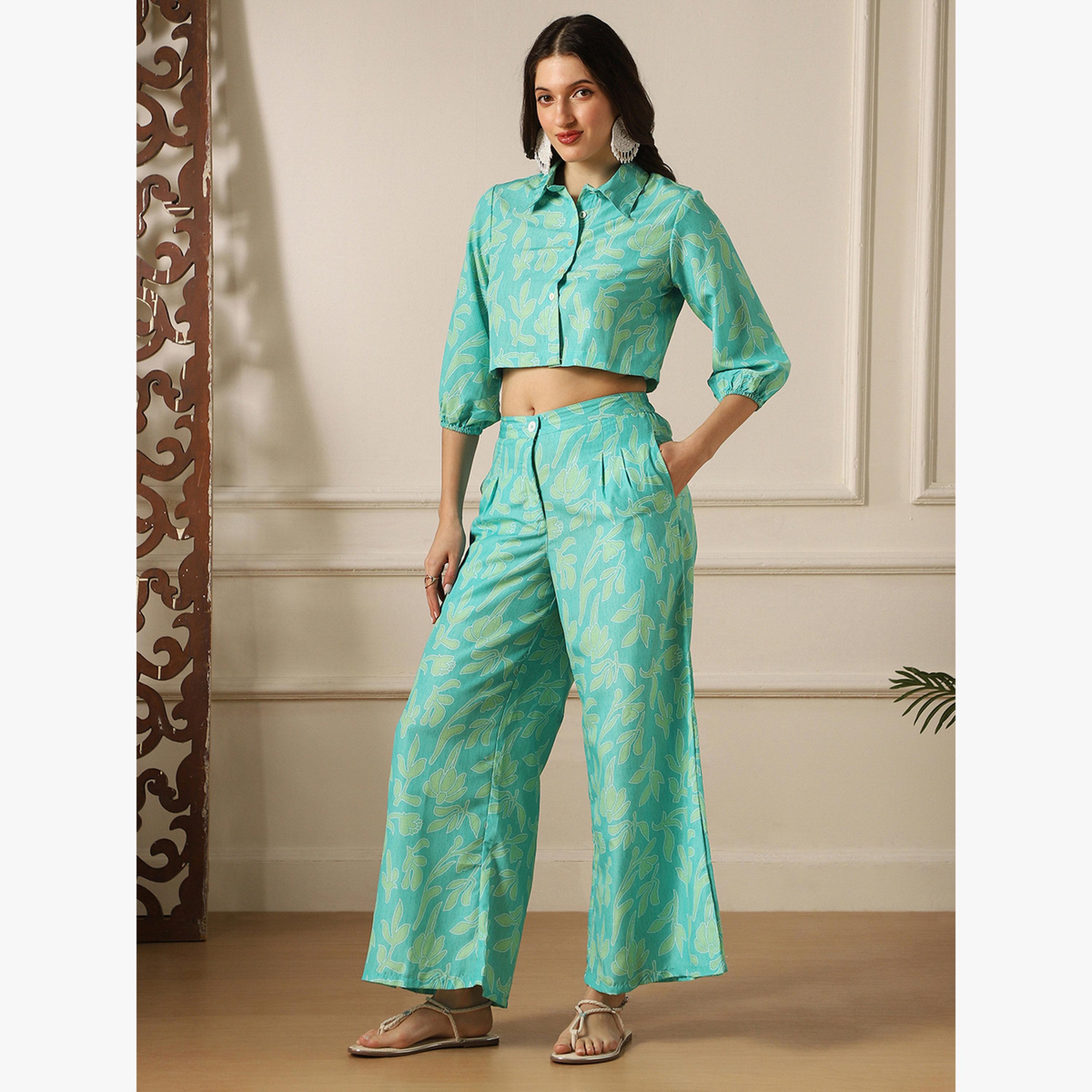 طقم منسق من قميص قصير مطبع وبنطال بأرجل واسعة-women-clothing-coordsets-image-2