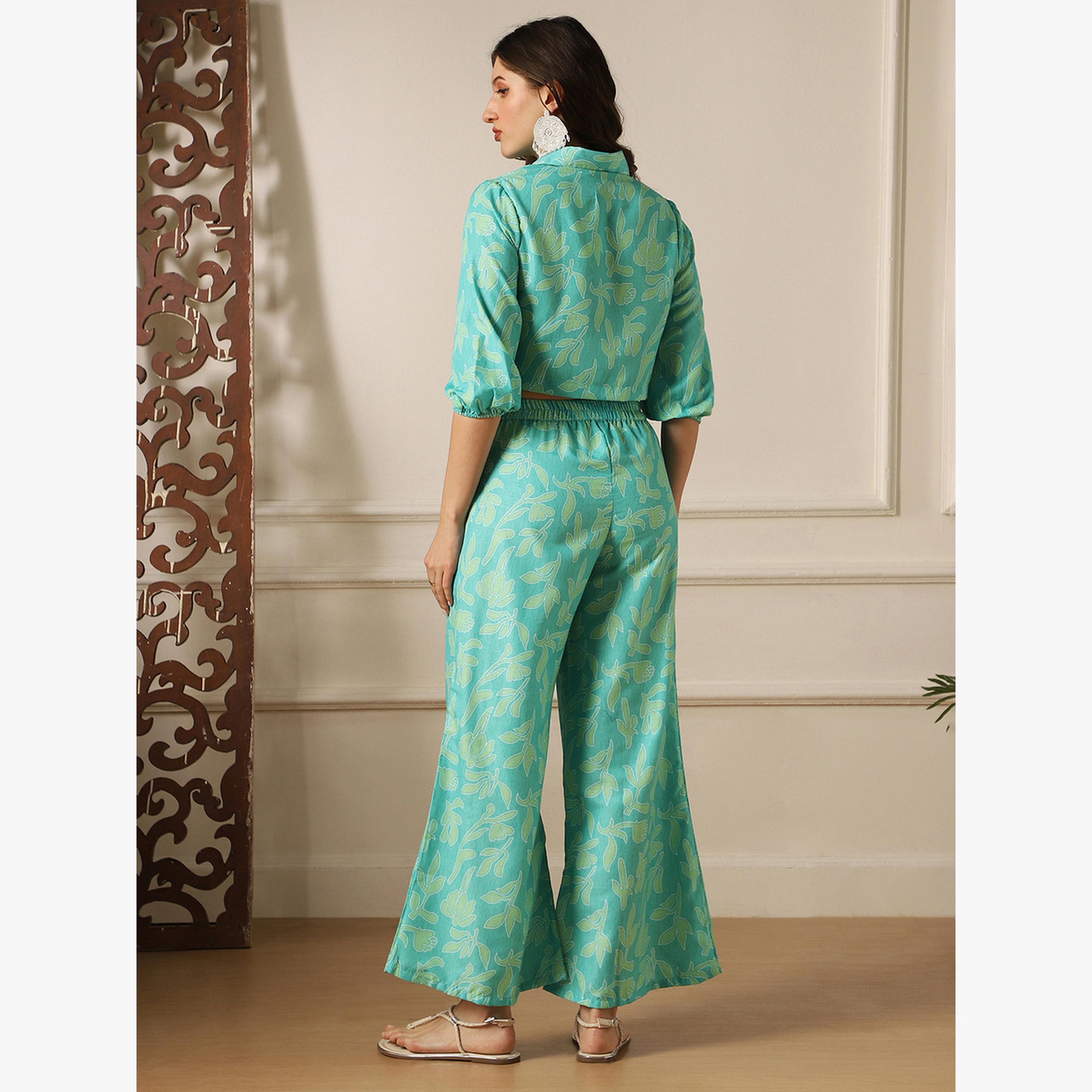 طقم منسق من قميص قصير مطبع وبنطال بأرجل واسعة-women-clothing-coordsets-image-3