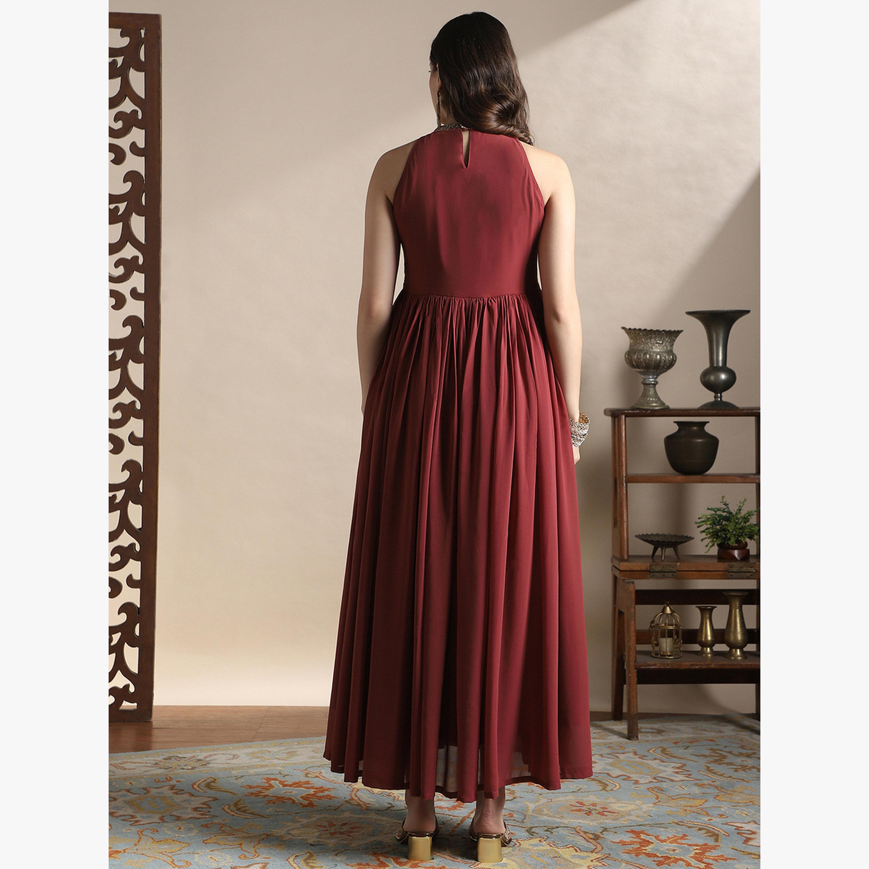 فستان طويل بياقة هولتر بشق وتفاصيل مُطرّزة-women-clothing-dresses-image-3