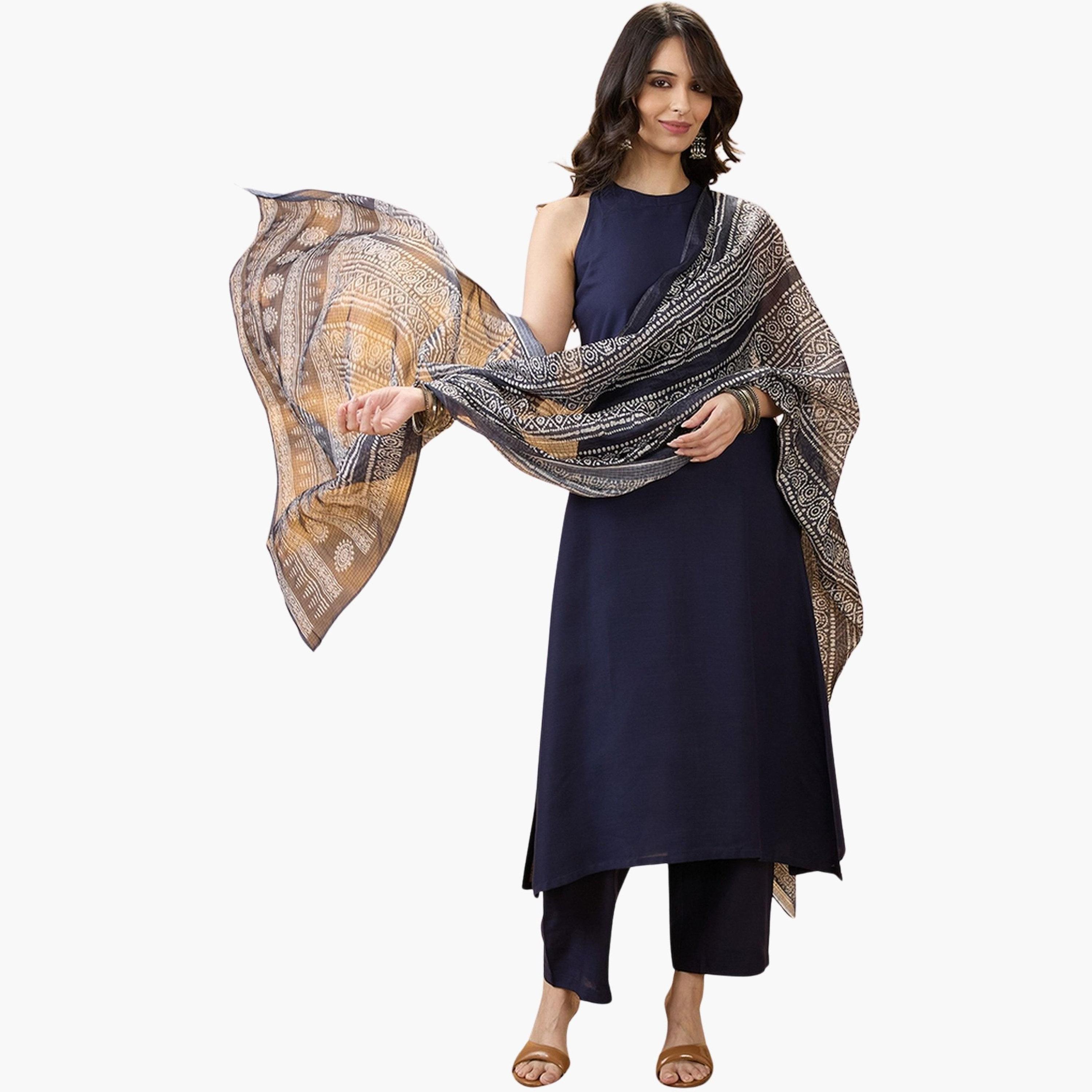 طقم كورتا بياقة مربوطة وشق جانبي مع بنطال وشيلة بطبعة عرقية-women-clothing-ethnicwear-kurtasets-image-1
