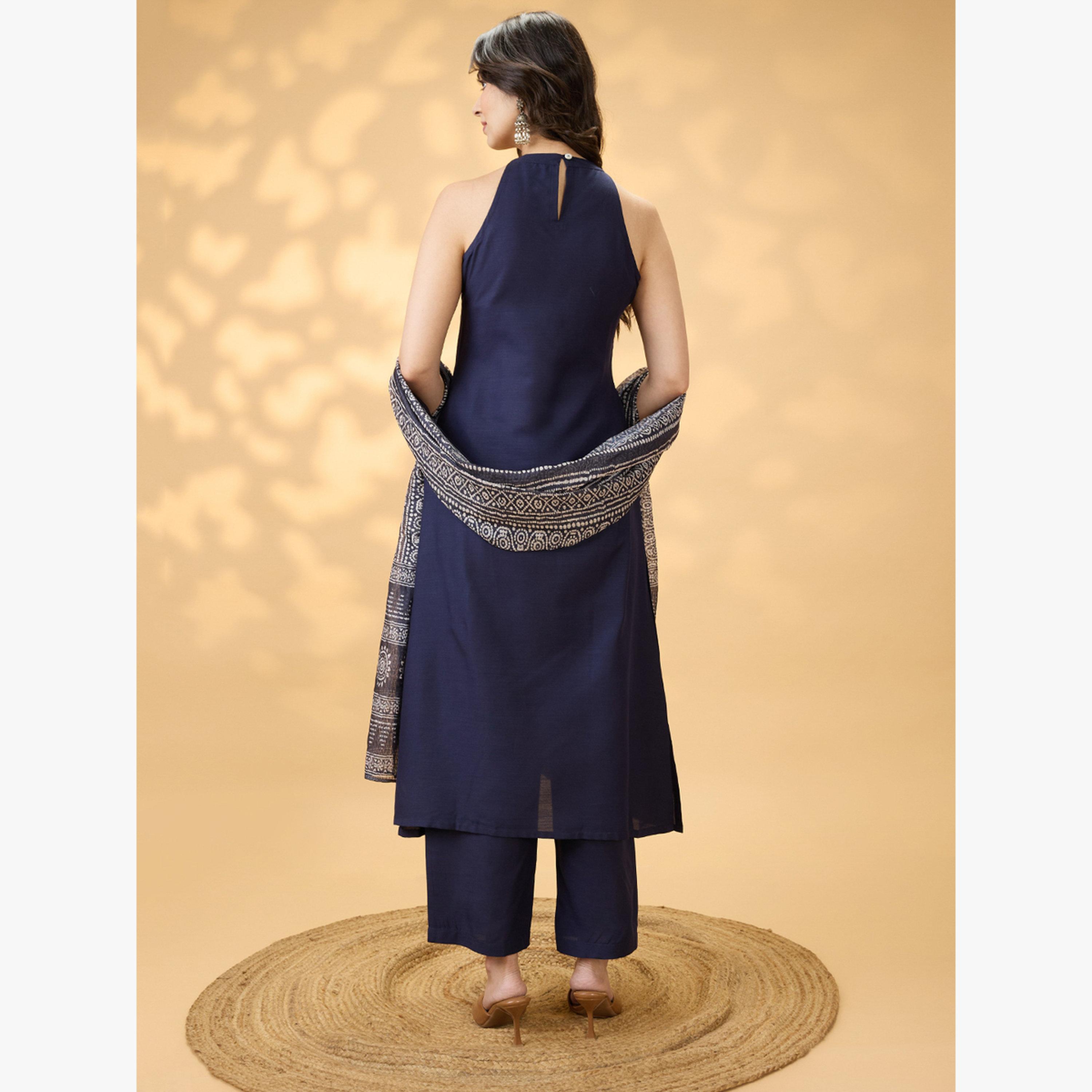 طقم كورتا بياقة مربوطة وشق جانبي مع بنطال وشيلة بطبعة عرقية-women-clothing-ethnicwear-kurtasets-image-3