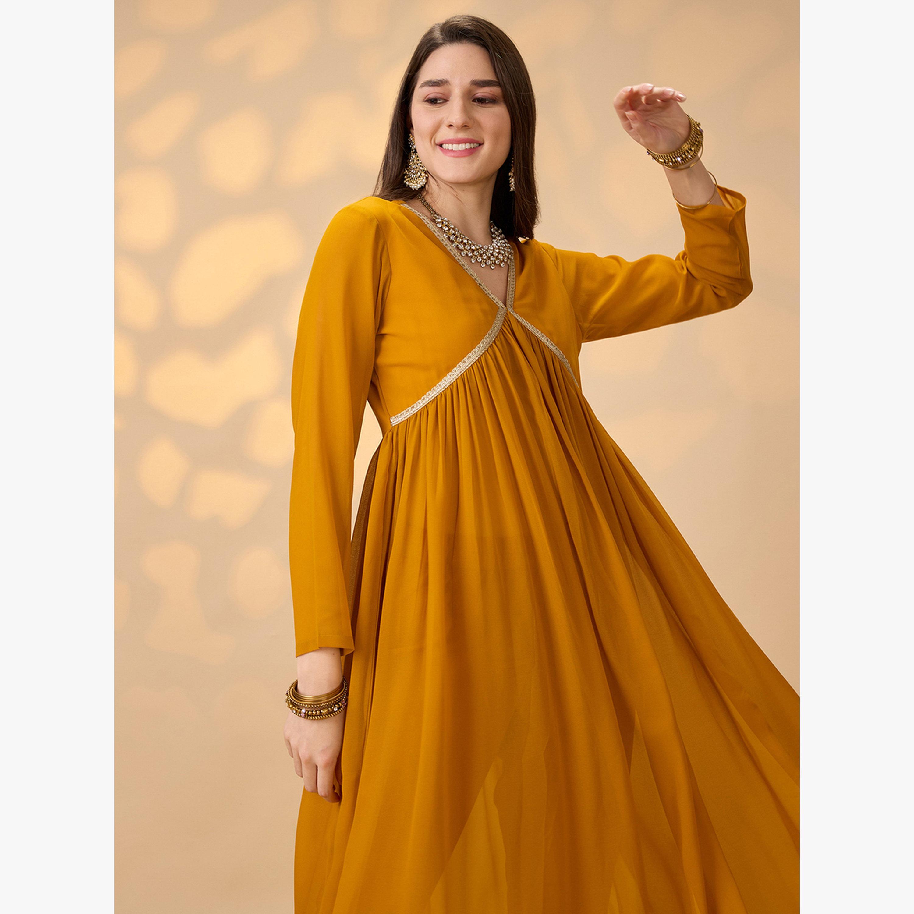 طقم كورتا بقصة علياء مزينة بدانتيل جوتا باتي مع بنطال-women-clothing-ethnicwear-kurtasets-image-6