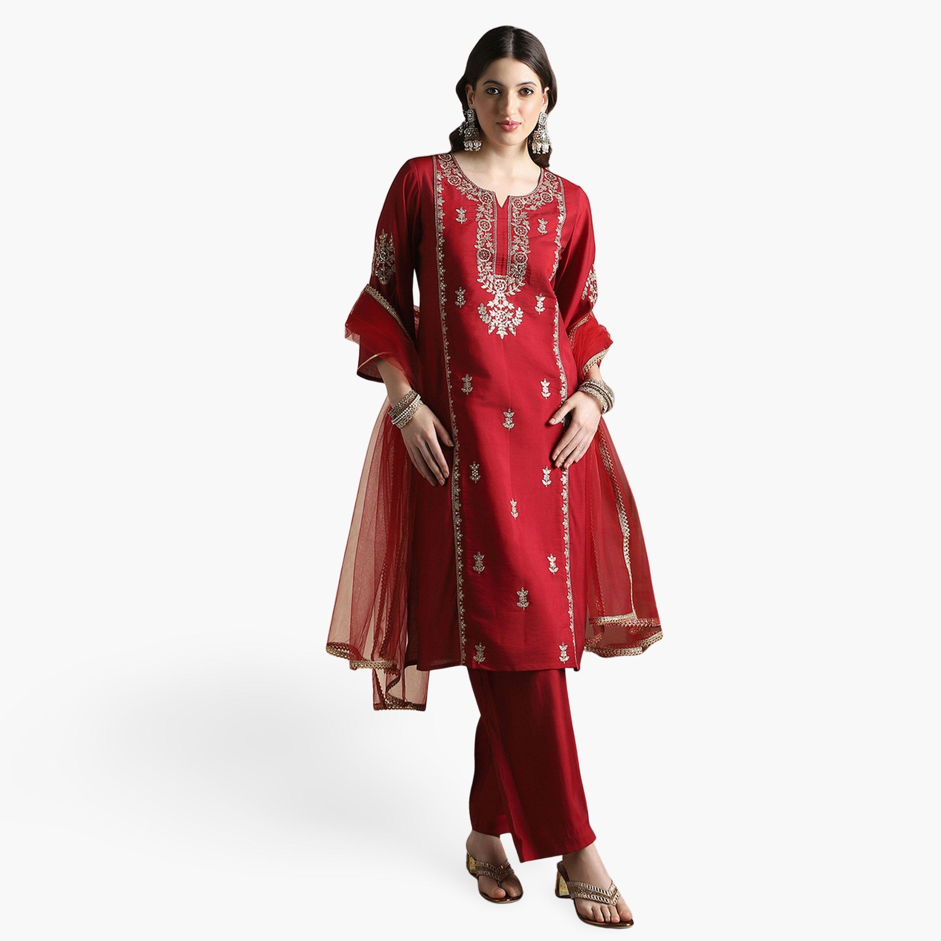 طقم كورتا مستقيمة مطرزة بتطريز زاري عند الصدر مع بنطال وشيلة-women-clothing-ethnicwear-kurtasets-image-1