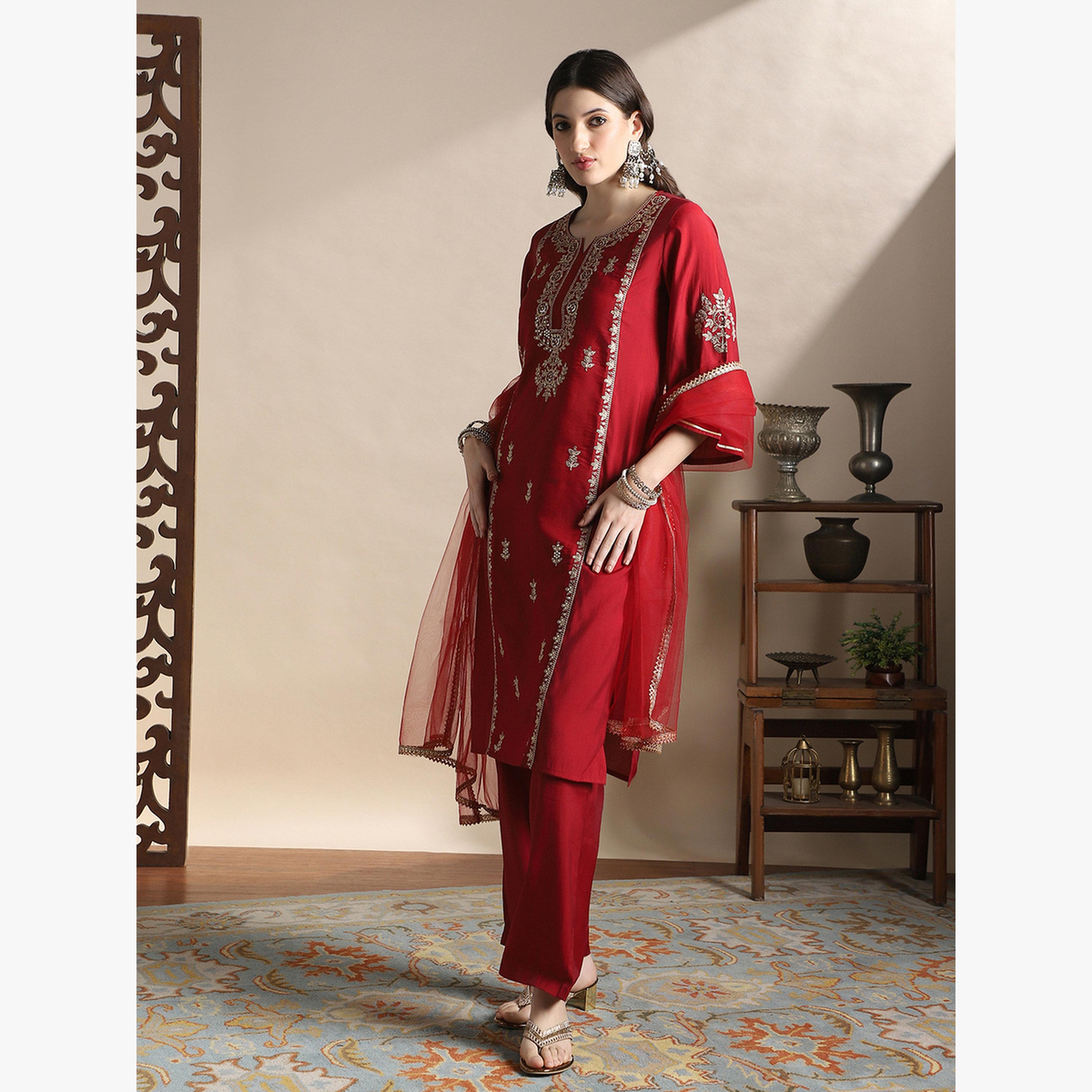 طقم كورتا مستقيمة مطرزة بتطريز زاري عند الصدر مع بنطال وشيلة-women-clothing-ethnicwear-kurtasets-image-2
