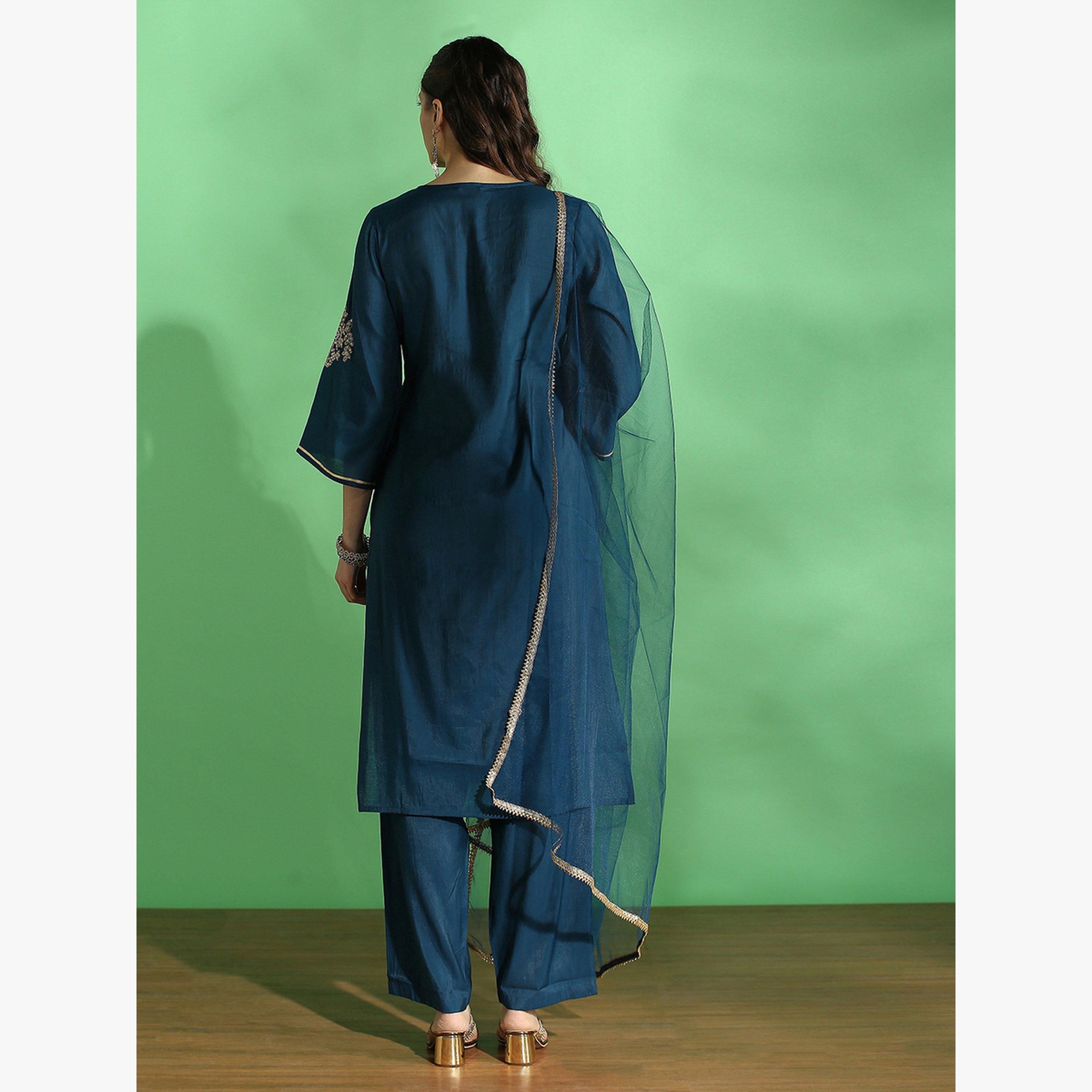 طقم كورتا مستقيمة مطرزة بتطريز زاري عند الصدر مع بنطال وشيلة-women-clothing-ethnicwear-kurtasets-image-3