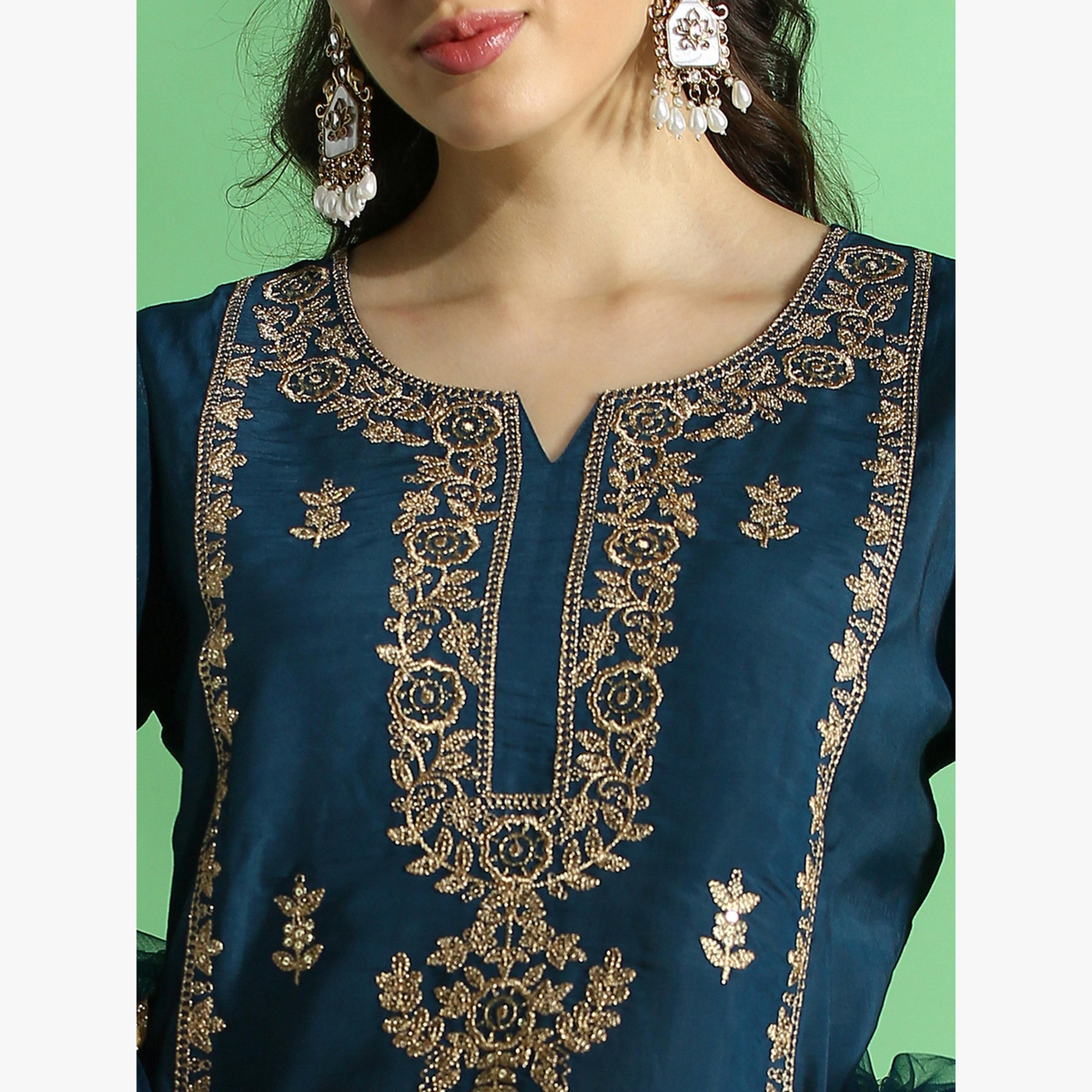 طقم كورتا مستقيمة مطرزة بتطريز زاري عند الصدر مع بنطال وشيلة-women-clothing-ethnicwear-kurtasets-image-4