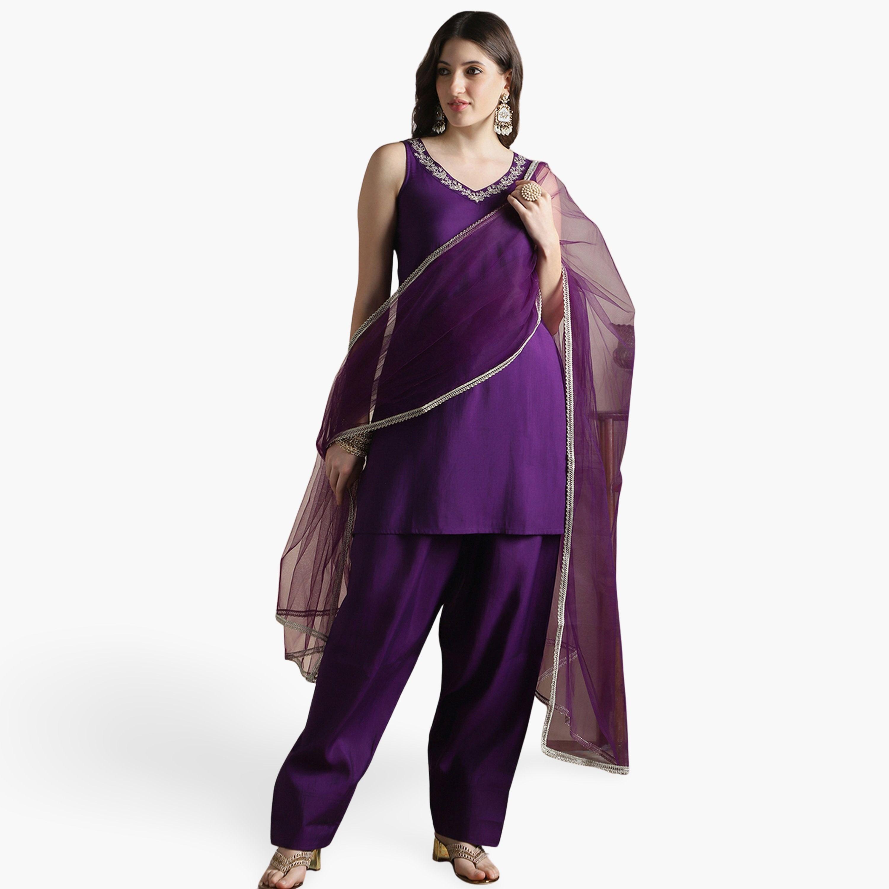 طقم كورتا بلا أكمام مطرزة بزاري مع بنطال وشيلة مزينة-women-clothing-ethnicwear-kurtasets-image-1