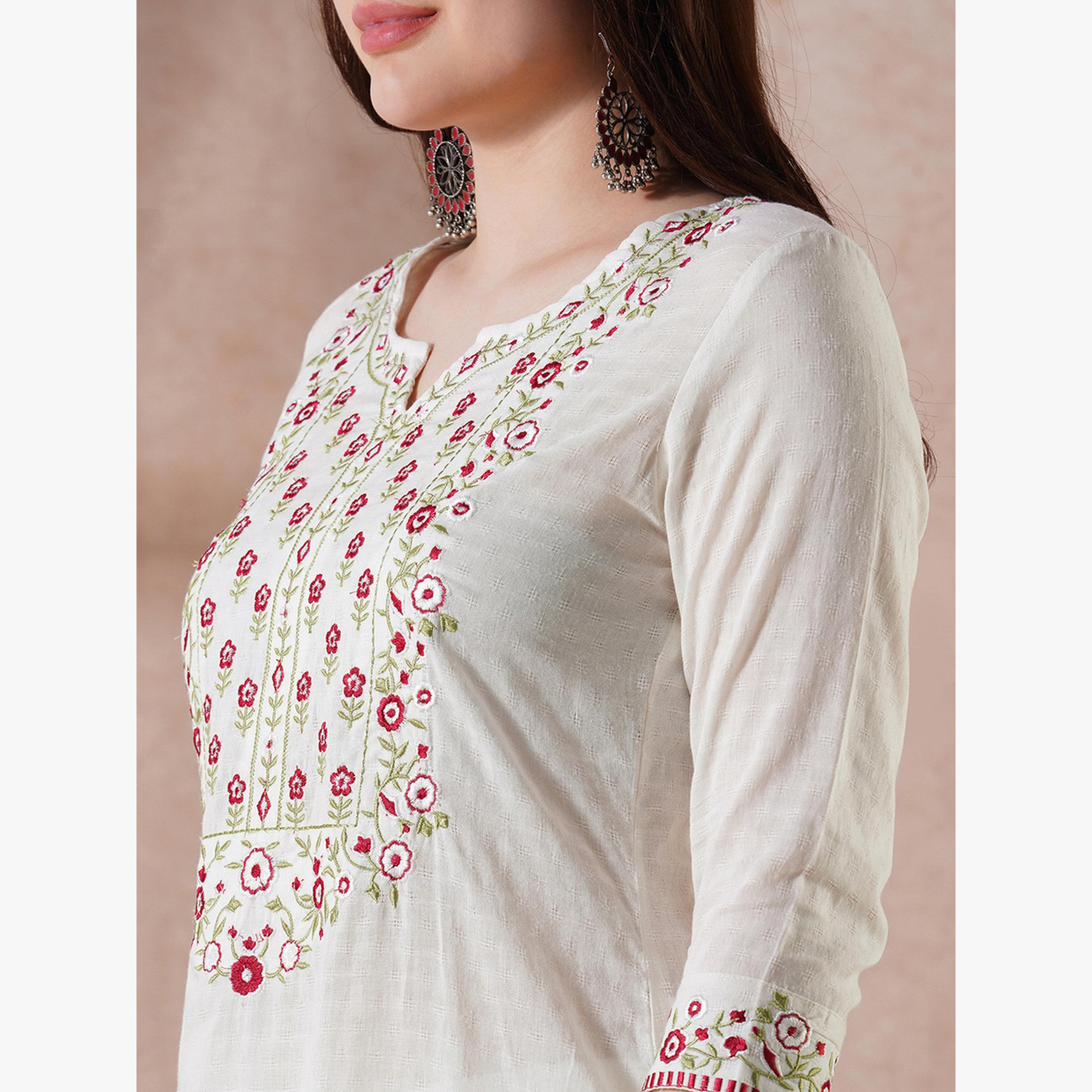 طقم كورتا مستقيمة احتفالية مطرزة بالزهور عند الصدر مع بنطال-women-clothing-ethnicwear-kurtasets-image-4