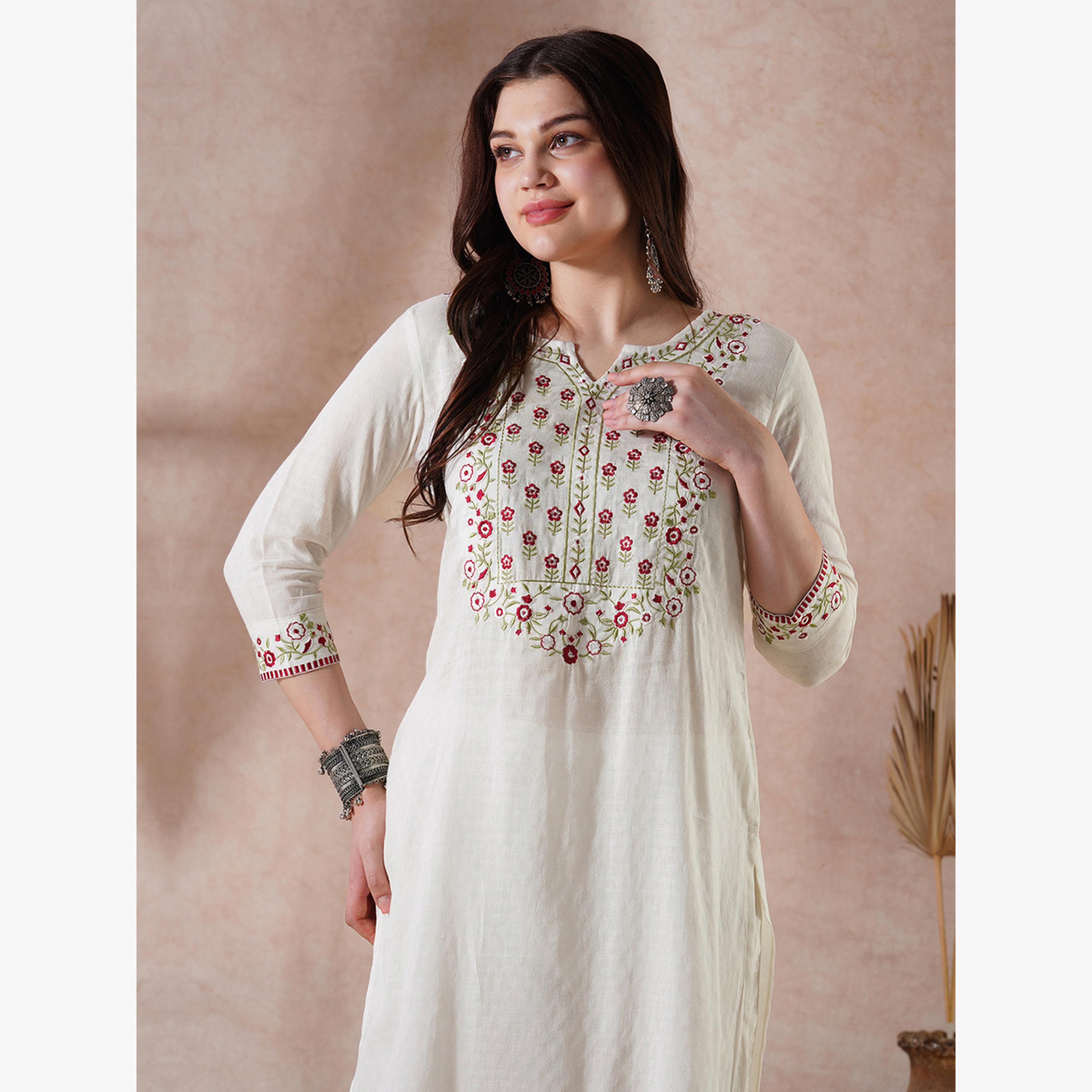 طقم كورتا مستقيمة احتفالية مطرزة بالزهور عند الصدر مع بنطال-women-clothing-ethnicwear-kurtasets-image-6