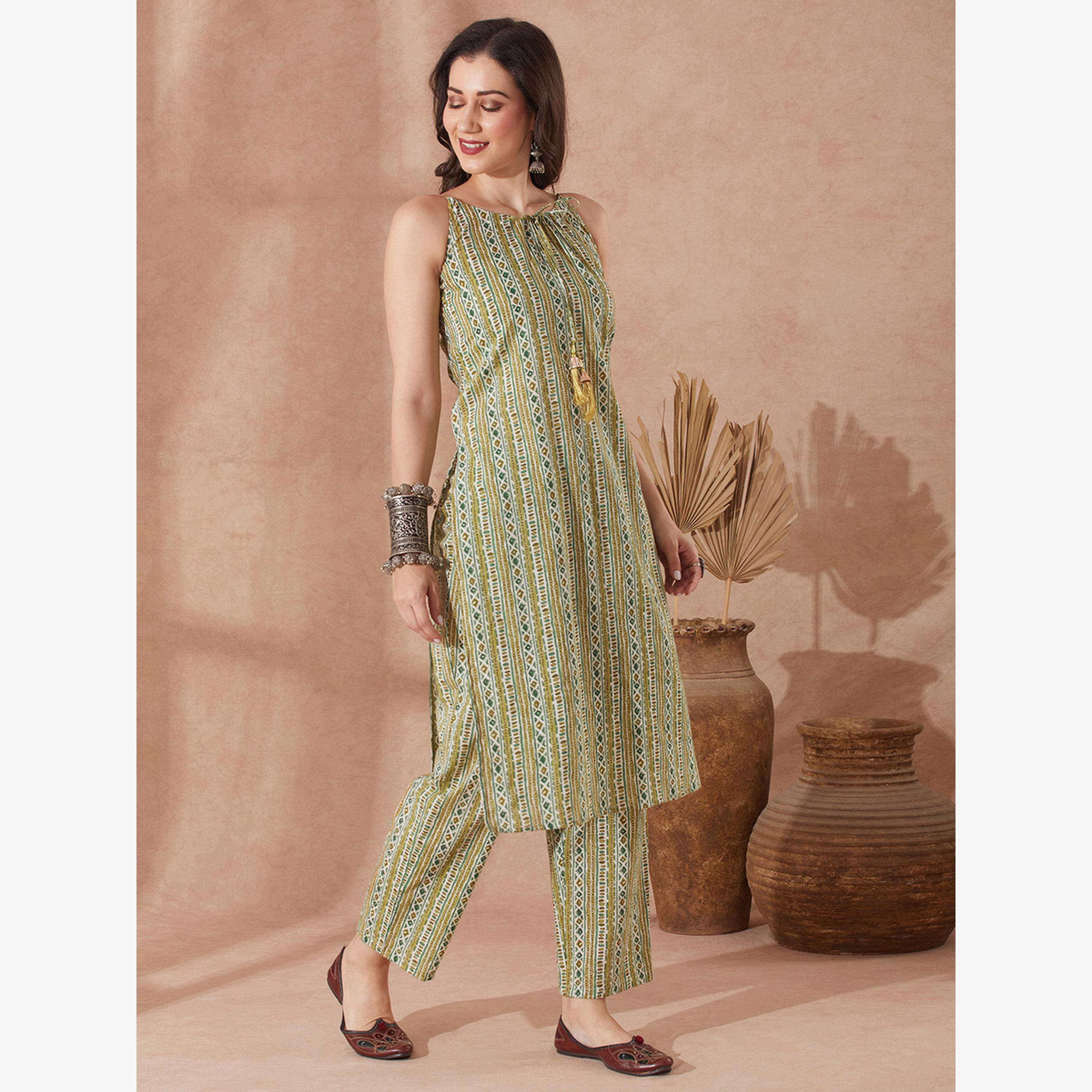 طقم كورتا مستقيمة بطبعة عرقية مزينة بشراريب مع بنطال-women-clothing-ethnicwear-kurtasets-image-2