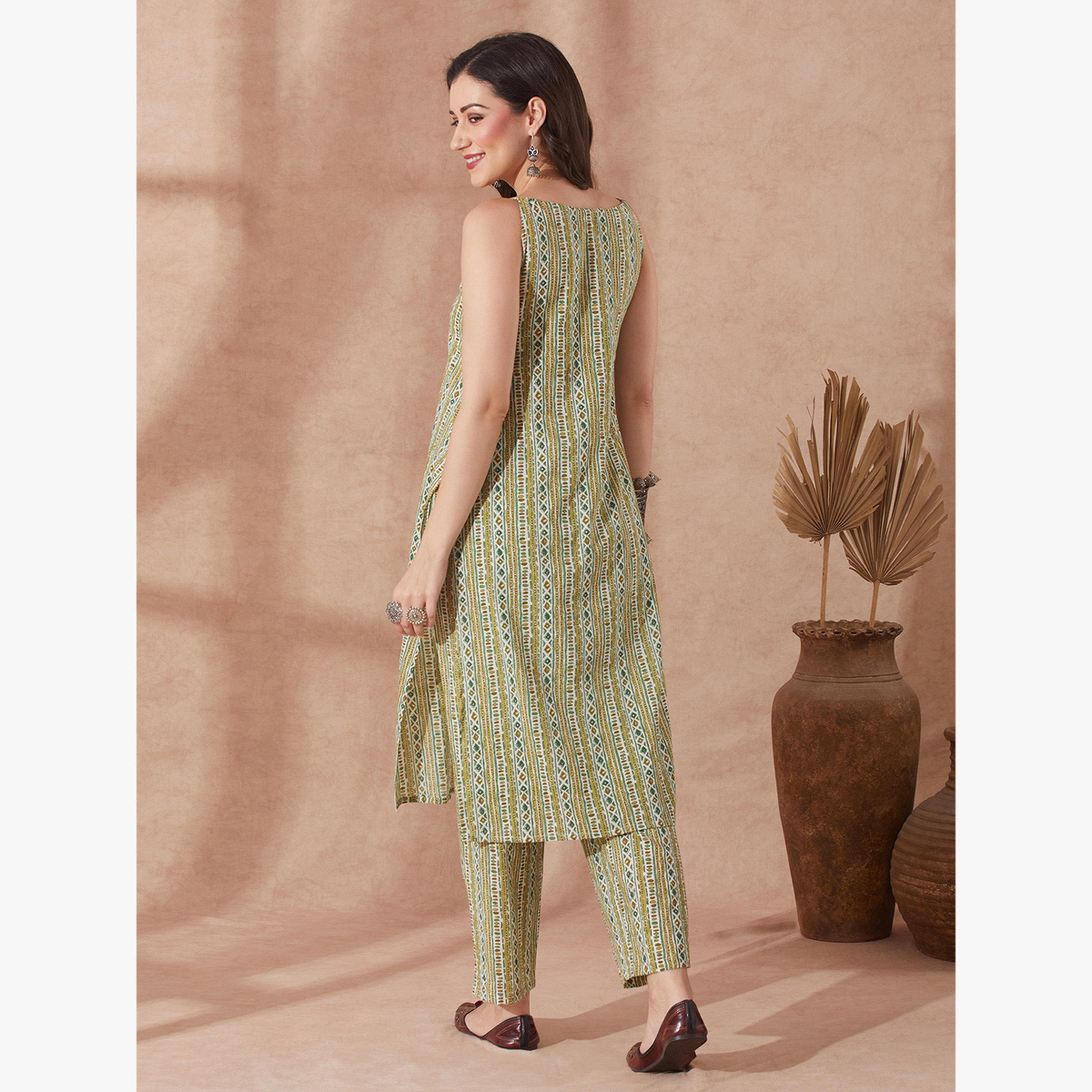 طقم كورتا مستقيمة بطبعة عرقية مزينة بشراريب مع بنطال-women-clothing-ethnicwear-kurtasets-image-3