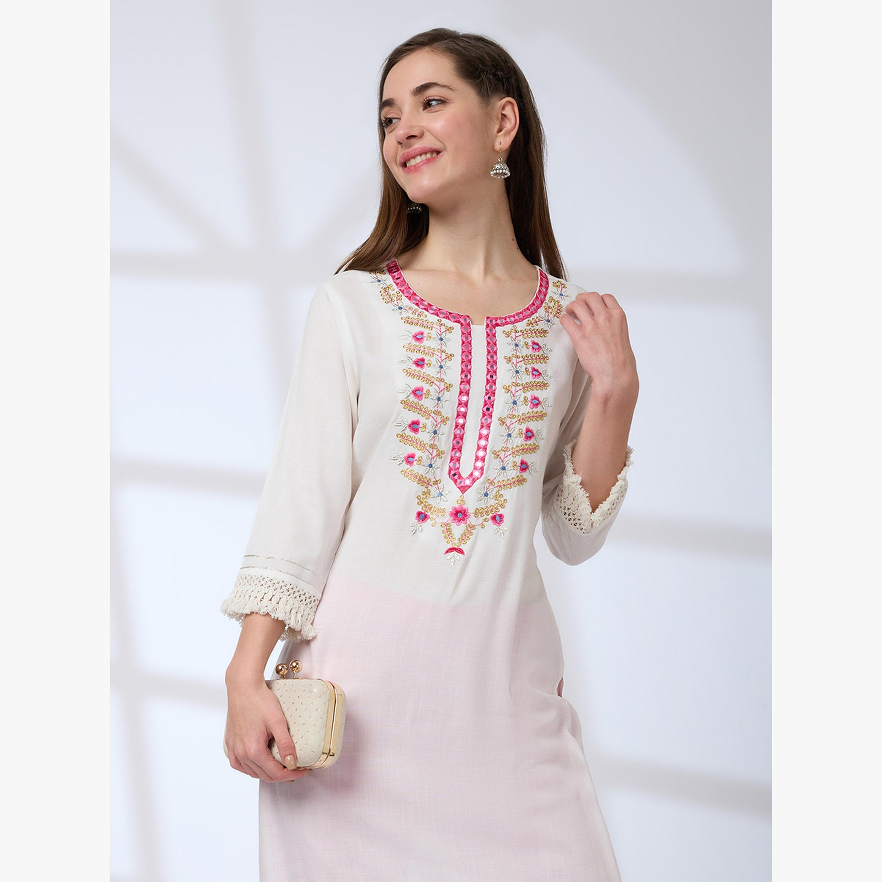 كورتا مستقيمة احتفالية مطرزة بالزهور وتفصيلة كروشيه عند الصدر-women-clothing-ethnicwear-kurtas-image-5