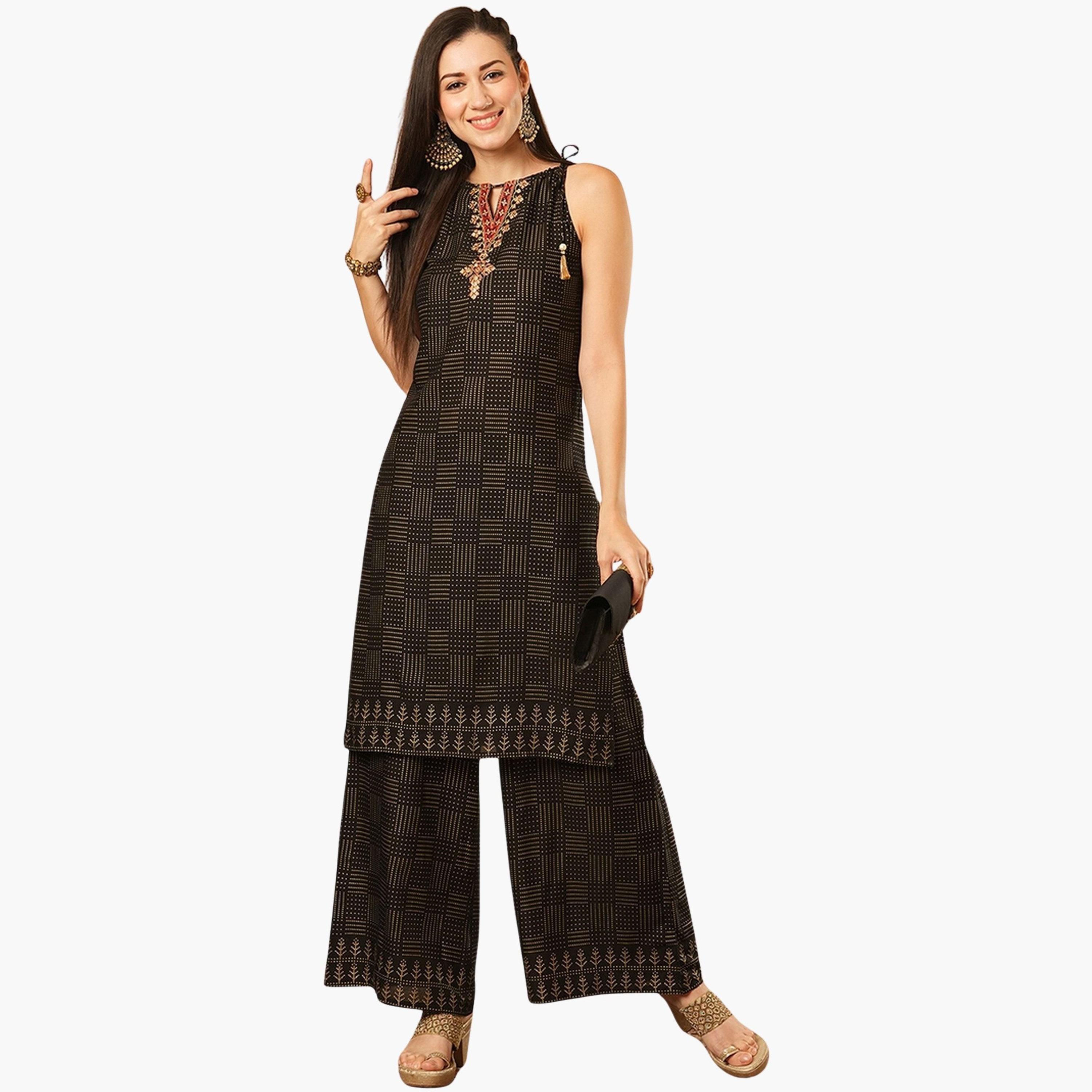 طقم كورتا احتفالية مستقيمة بياقة هولتر وفتحة أمامية مطرزة مع بنطال واسع-women-clothing-ethnicwear-kurtasets-image-1