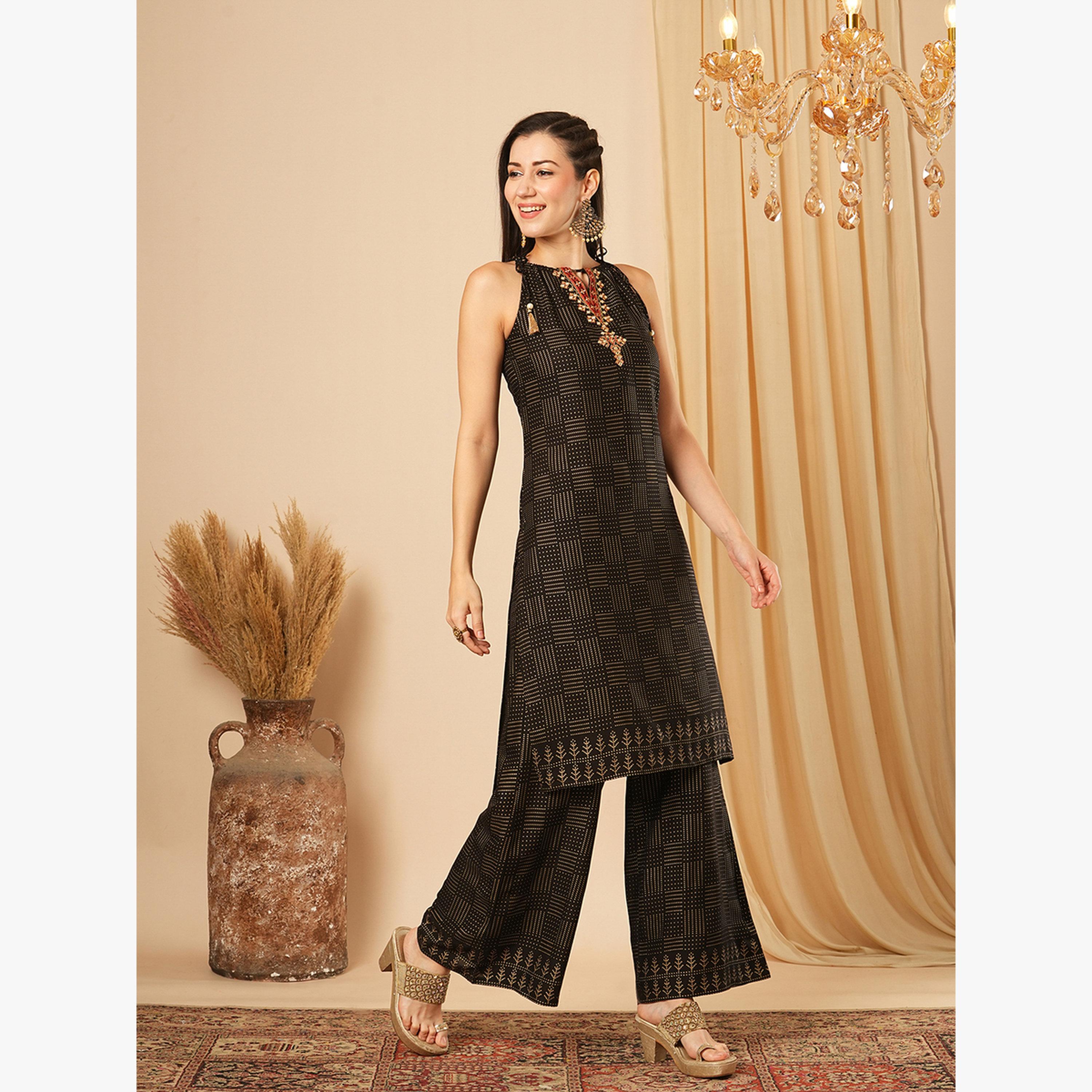 طقم كورتا احتفالية مستقيمة بياقة هولتر وفتحة أمامية مطرزة مع بنطال واسع-women-clothing-ethnicwear-kurtasets-image-2