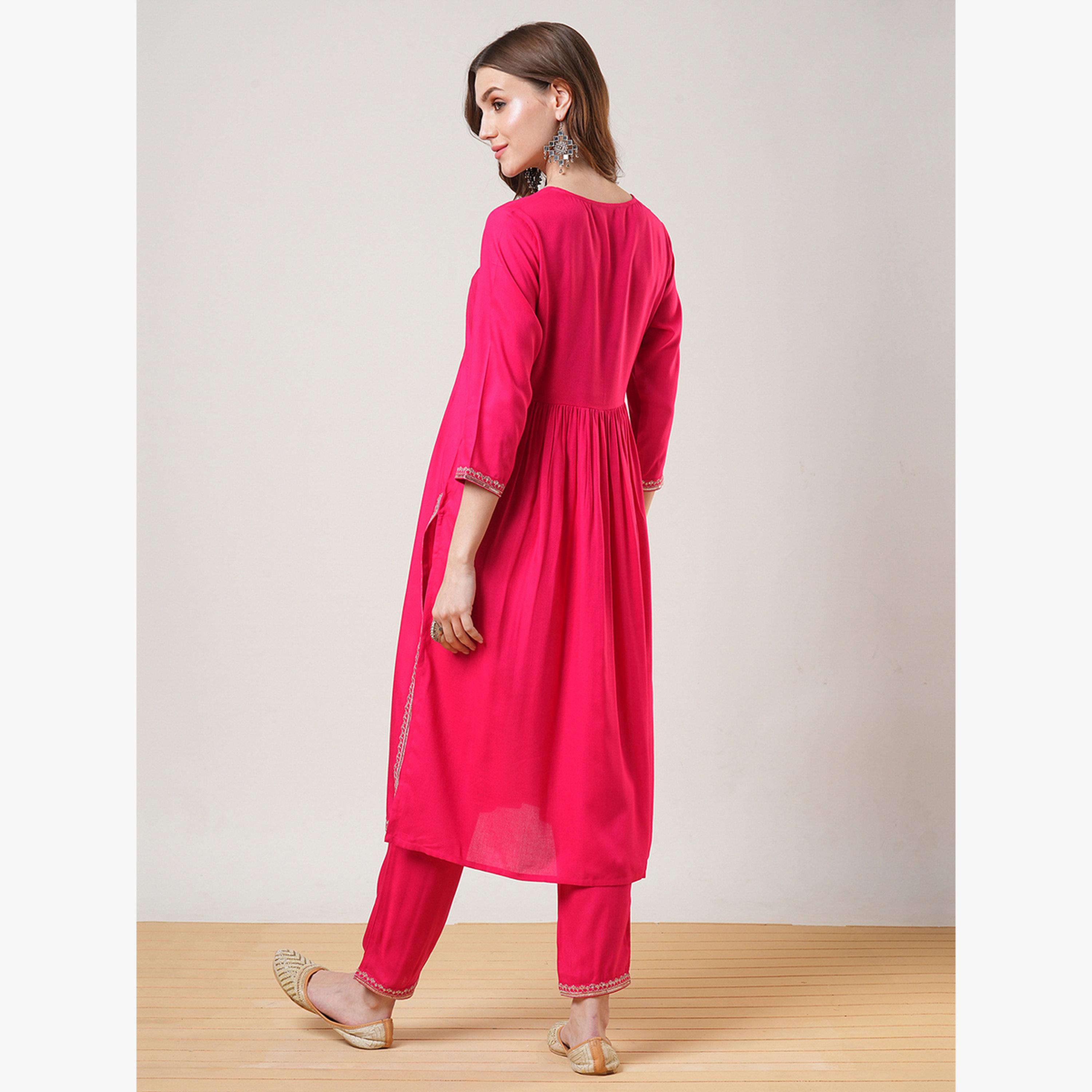 Globus X Styli Zari and Sequined Yoke Gathered Kurta with Straight Pants Festive Set-women-clothing-ethnicwear-kurtasets-image-3