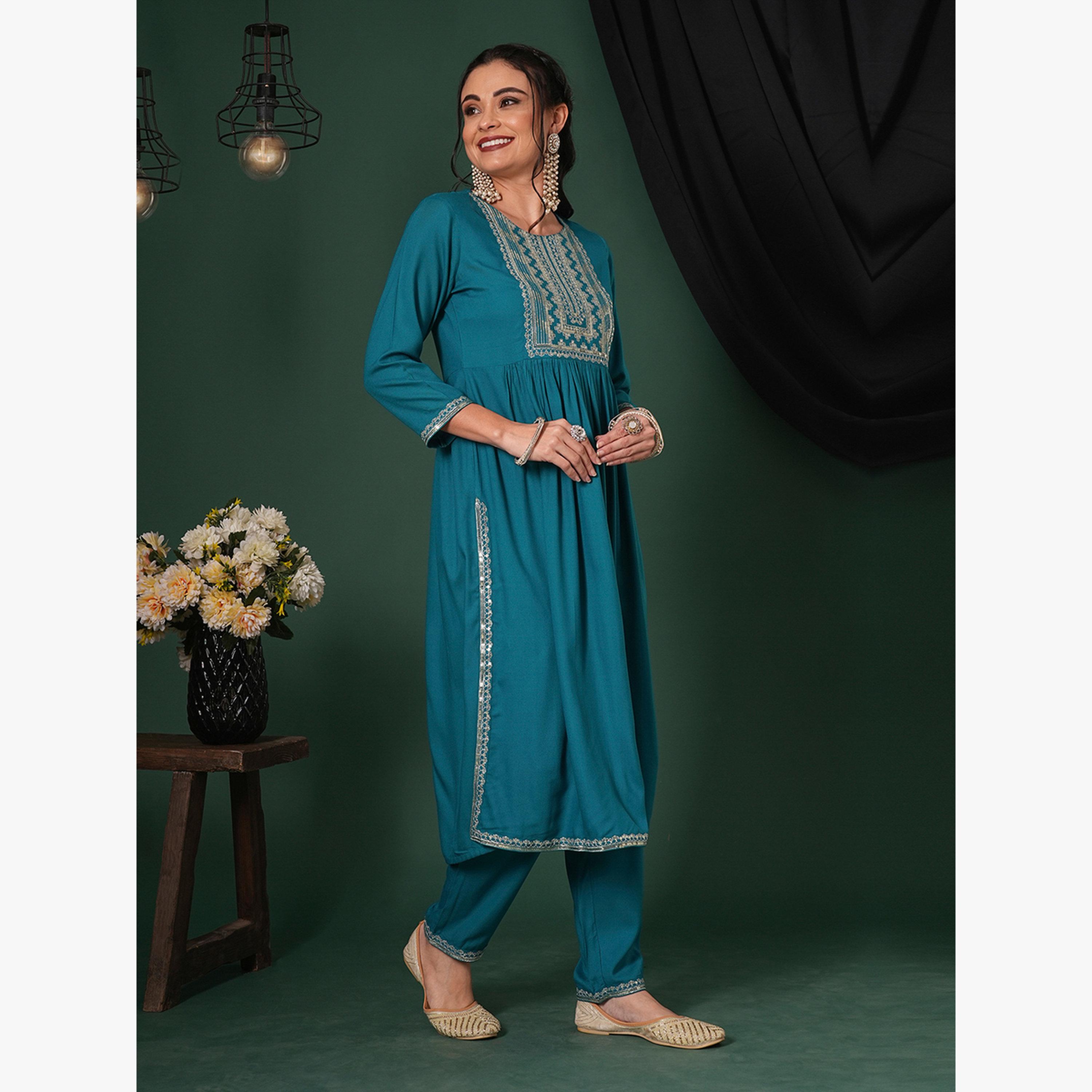 طقم كورتا احتفالية مجمعة مطرزة بزاري وترتر مع بنطال مستقيم-women-clothing-ethnicwear-kurtasets-image-2