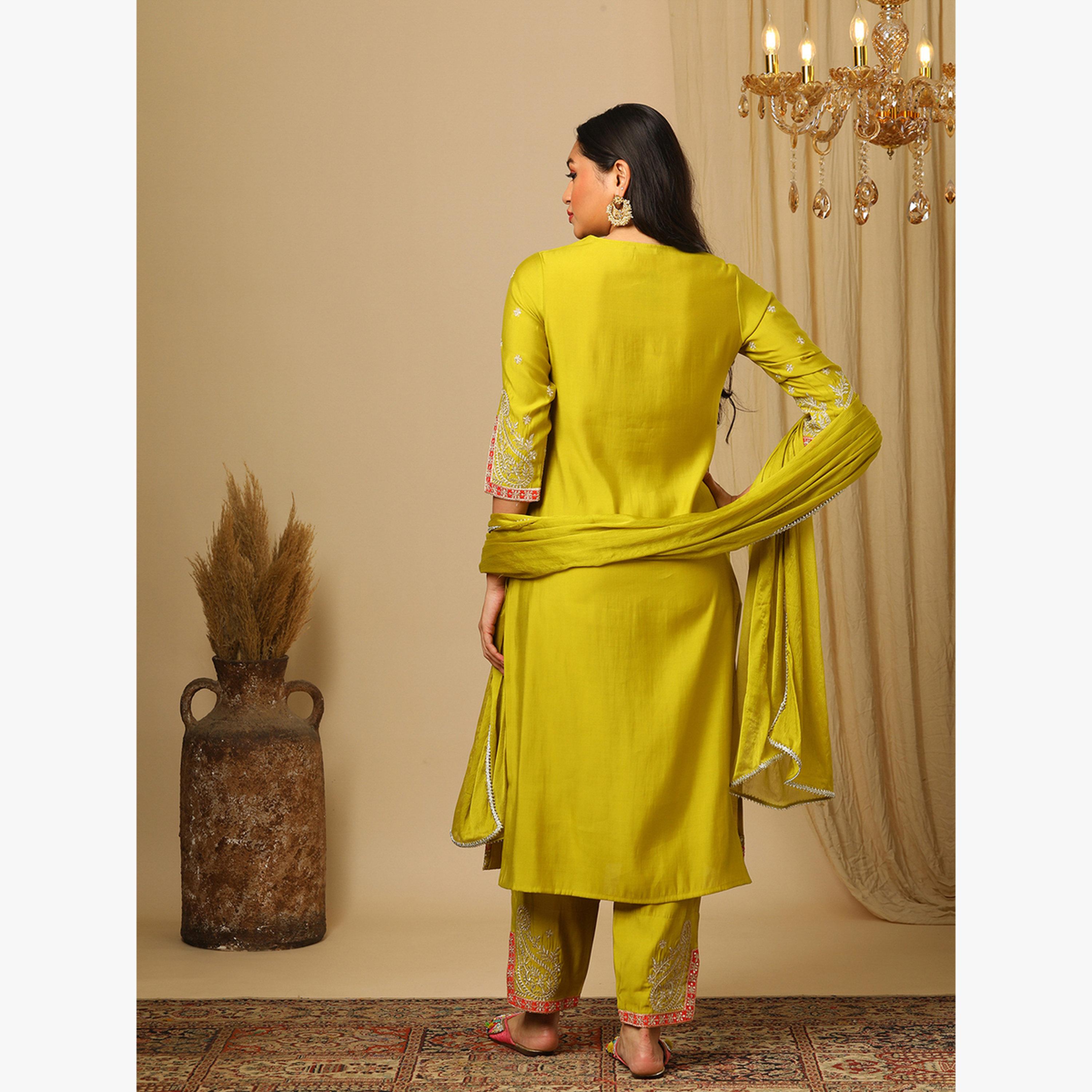طقم كورتا مستقيمة احتفالية مطرزة بزاري مع بنطال وشيلة مزينة بالدانتيل-women-clothing-ethnicwear-kurtasets-image-2