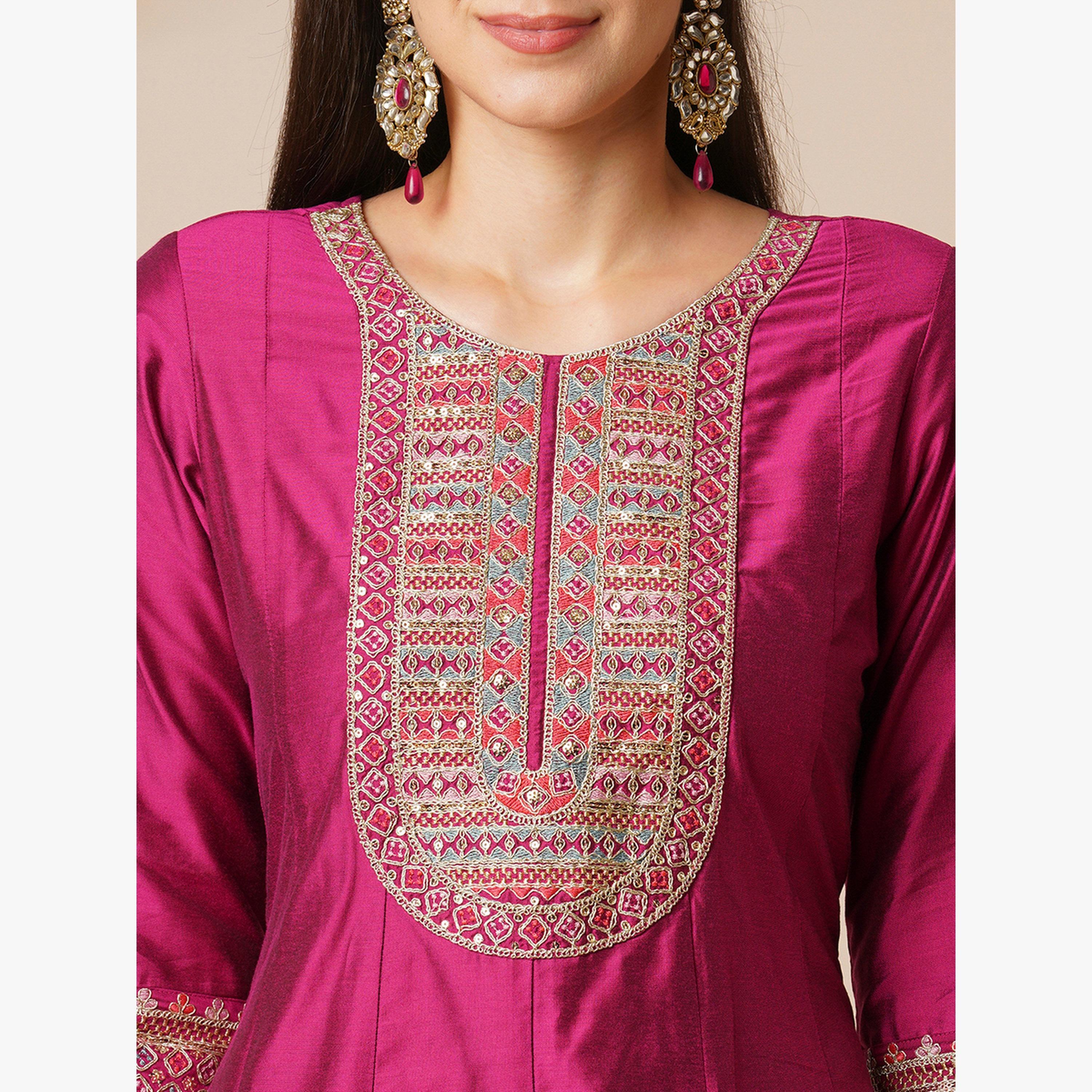 طقم كورتا أناركلي احتفالية مطرزة عند الصدر مع بنطال وشيلة من الأورجانزا-women-clothing-ethnicwear-kurtasets-image-4