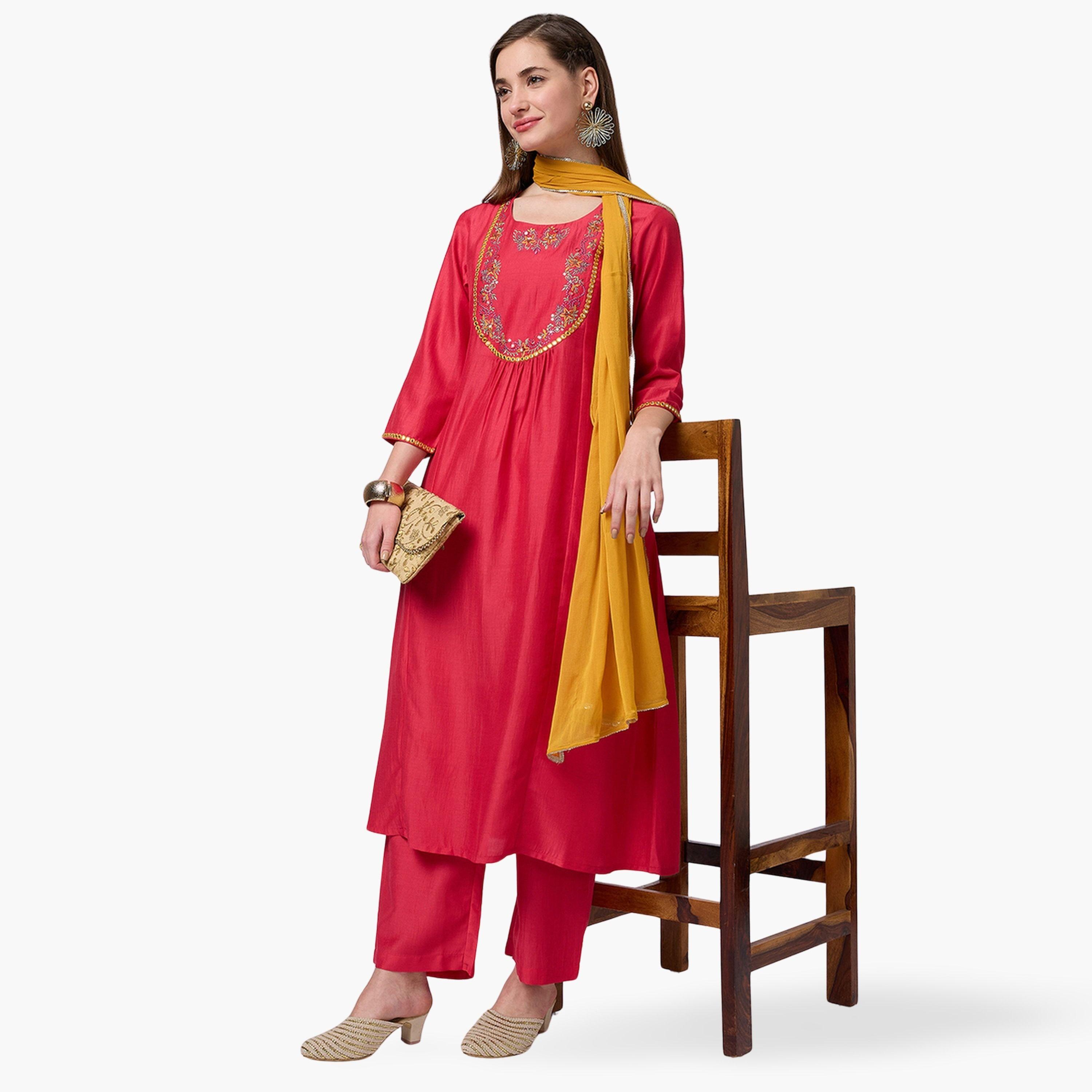 طقم كورتا احتفالية بحافة واسعة مطوية مزينة بتطريز مرايا وشيلة مزينة بالترتر-women-clothing-ethnicwear-kurtasets-image-1