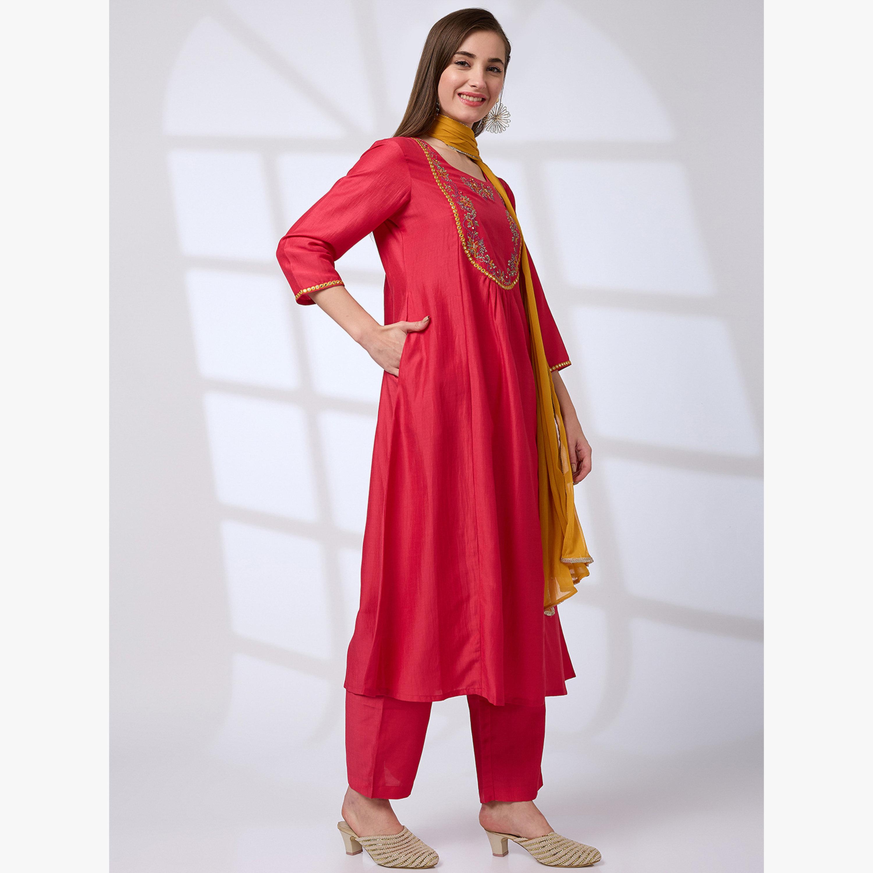 طقم كورتا احتفالية بحافة واسعة مطوية مزينة بتطريز مرايا وشيلة مزينة بالترتر-women-clothing-ethnicwear-kurtasets-image-2