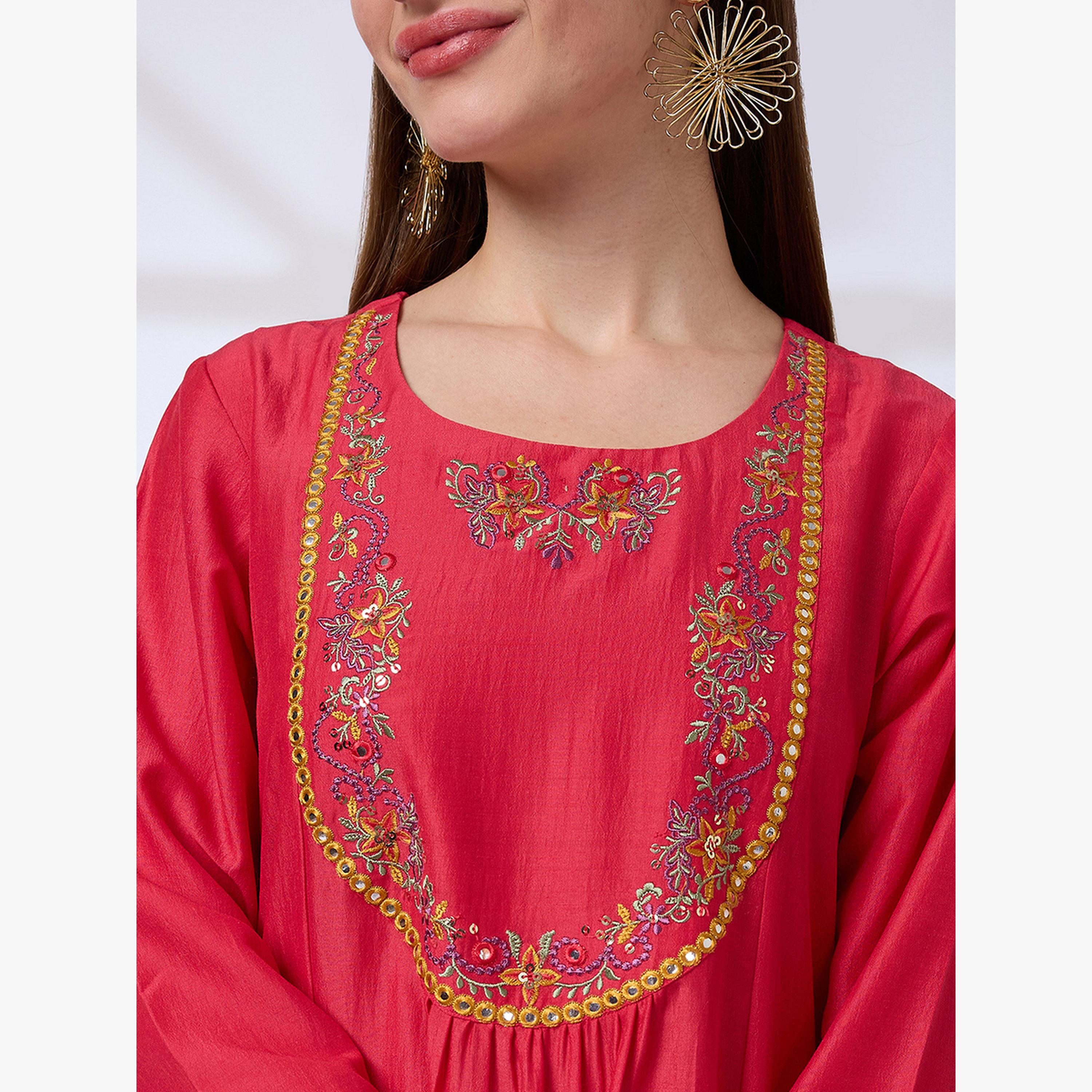 طقم كورتا احتفالية بحافة واسعة مطوية مزينة بتطريز مرايا وشيلة مزينة بالترتر-women-clothing-ethnicwear-kurtasets-image-4