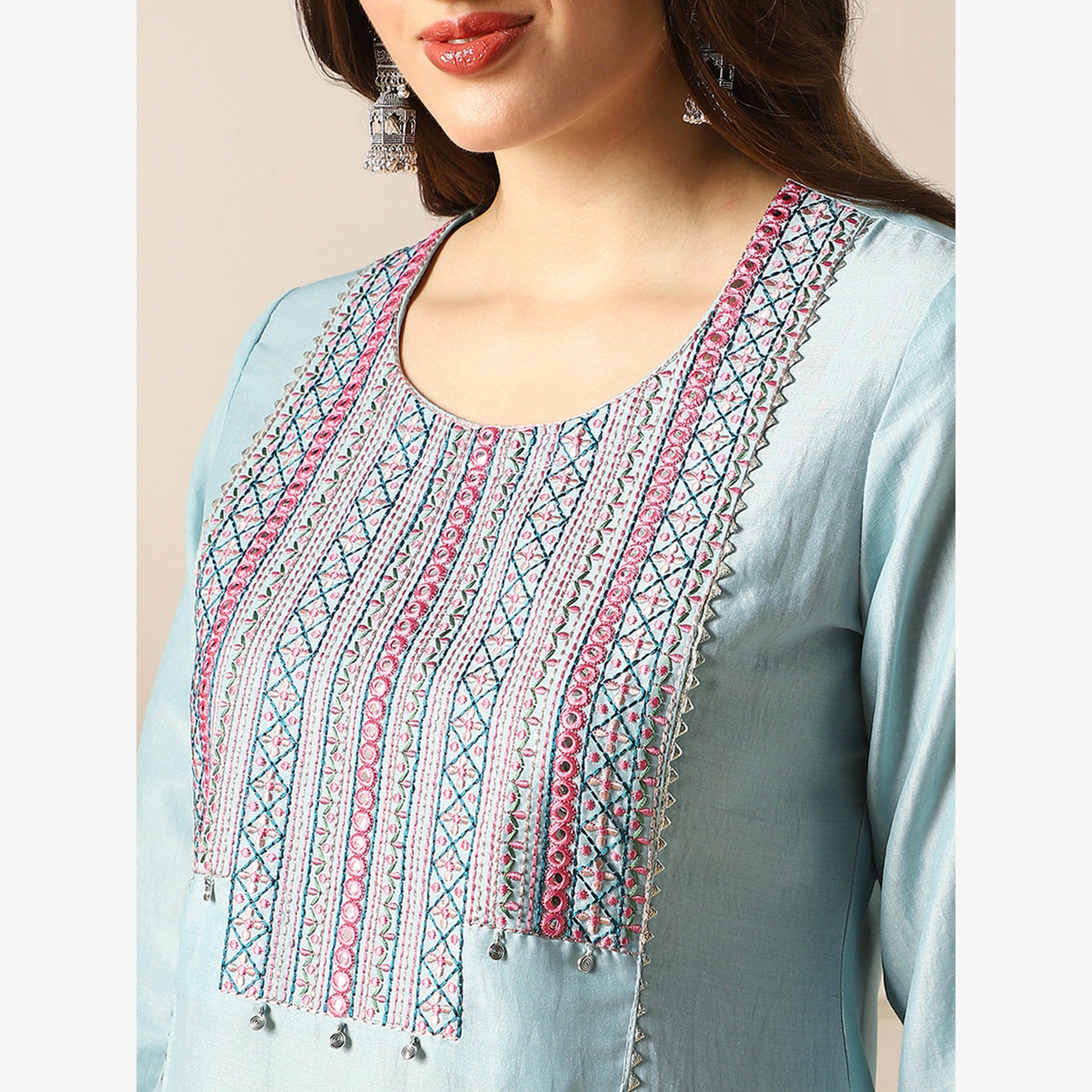 طقم كورتا مستقيمة احتفالية مطرزة عند الصدر مع بنطال وشيلة-women-clothing-ethnicwear-kurtasets-image-4