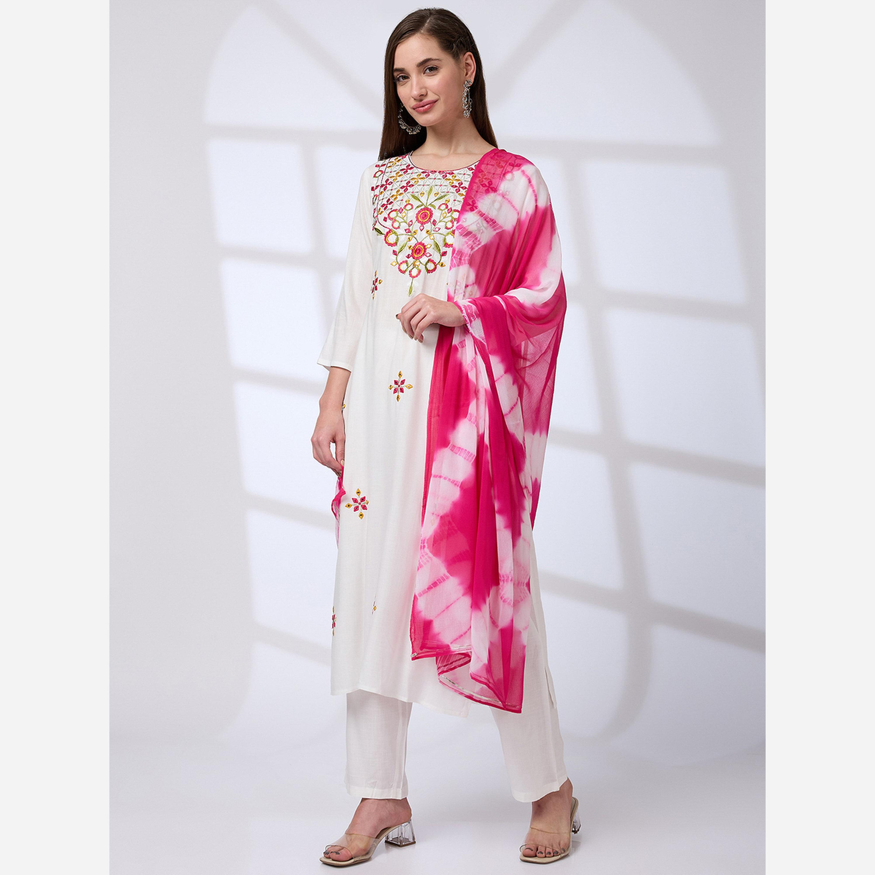 غلوبوص × ستايلي - طقم قميص مطرز، وبنطال، وشال من الدانتيل المصبوغ بتقنية التاي داي.-women-clothing-ethnicwear-kurtasets-image-2