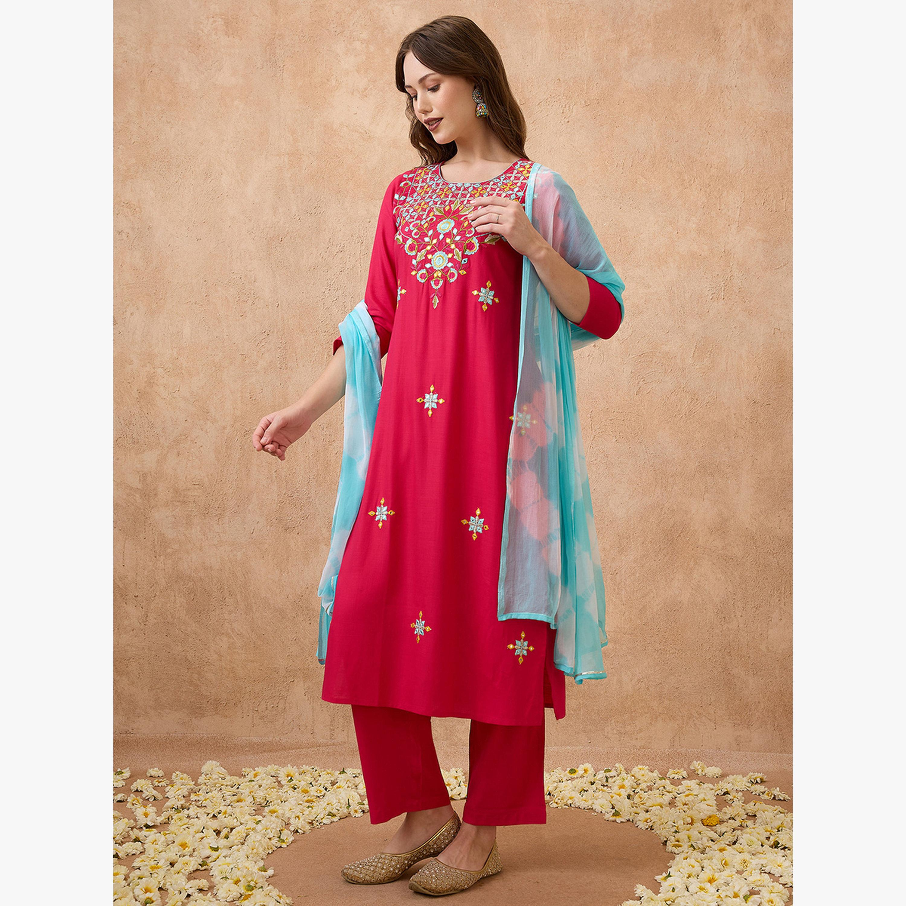 طقم كورتا مستقيمة وردية مطرزة بالزهور بياقة دائرية مع بنطال ودوباتا تاي داي-women-clothing-ethnicwear-kurtasets-image-2
