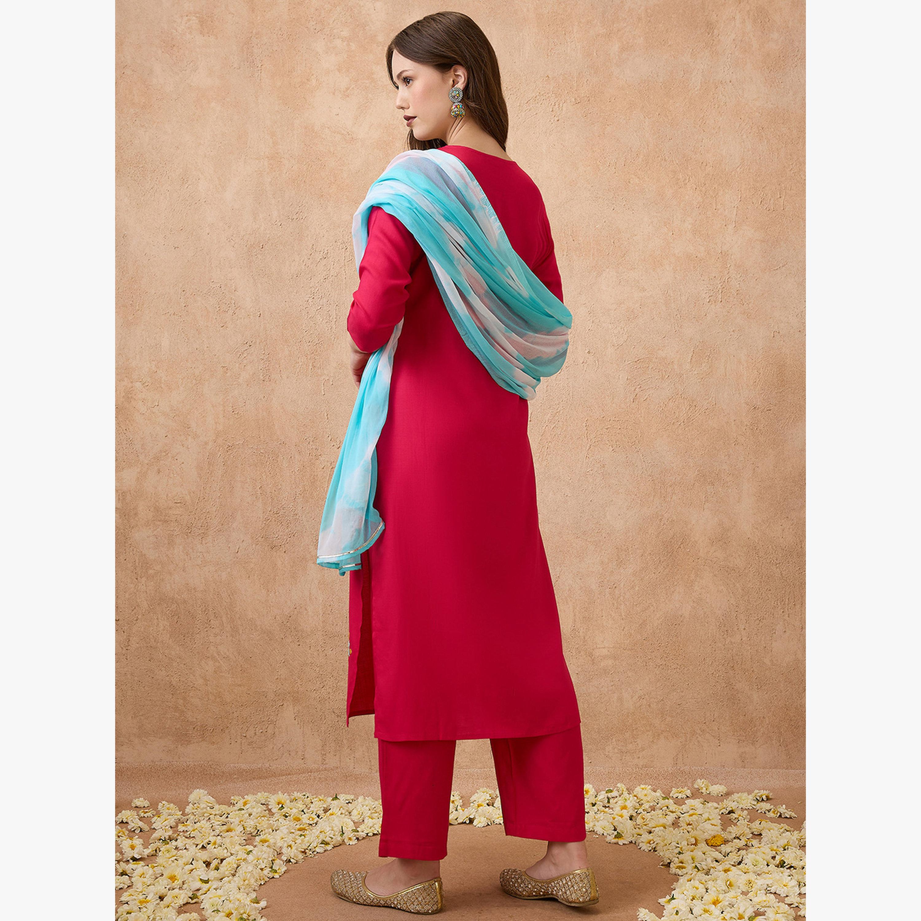 طقم كورتا مستقيمة وردية مطرزة بالزهور بياقة دائرية مع بنطال ودوباتا تاي داي-women-clothing-ethnicwear-kurtasets-image-3