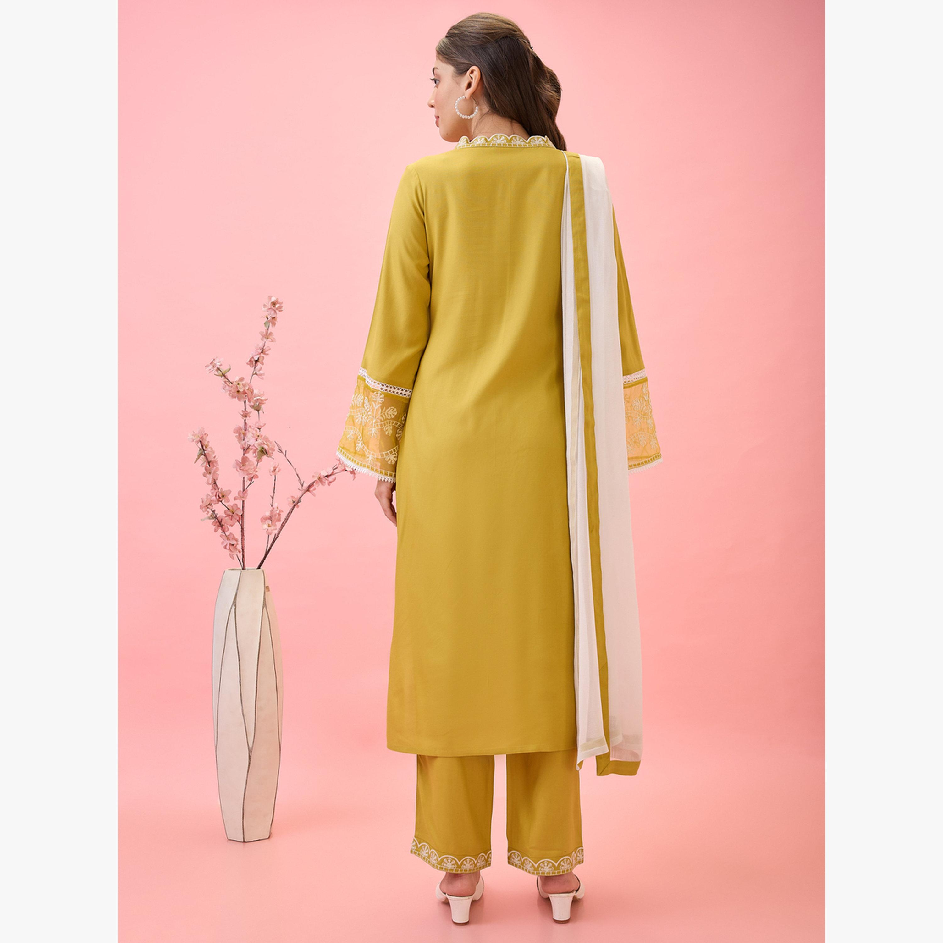 Globus X Styli Scalloped V-Neck Lace Insert Embroidered Straight Kurta and Pants Set-women-clothing-ethnicwear-kurtasets-image-3