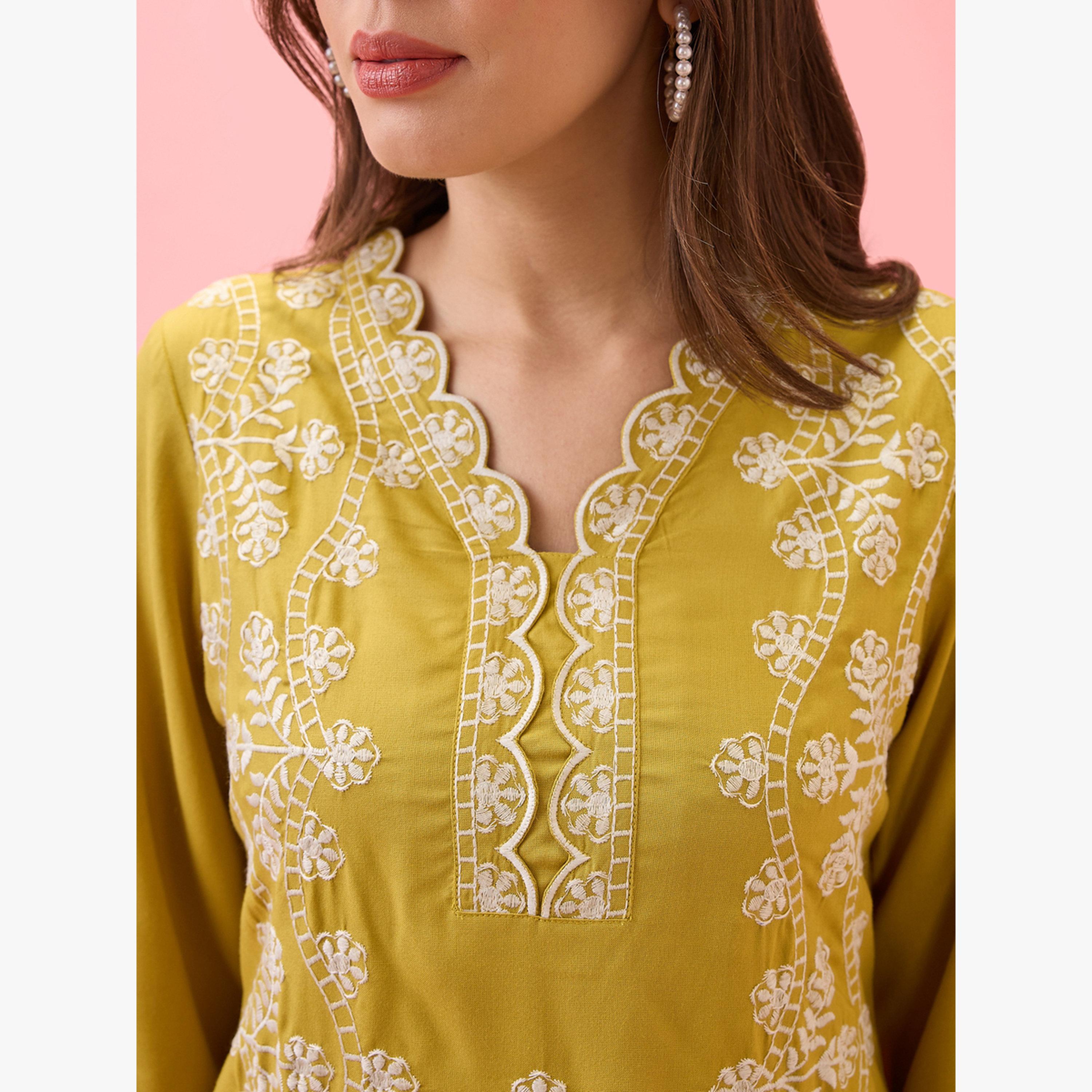 Globus X Styli Scalloped V-Neck Lace Insert Embroidered Straight Kurta and Pants Set-women-clothing-ethnicwear-kurtasets-image-4