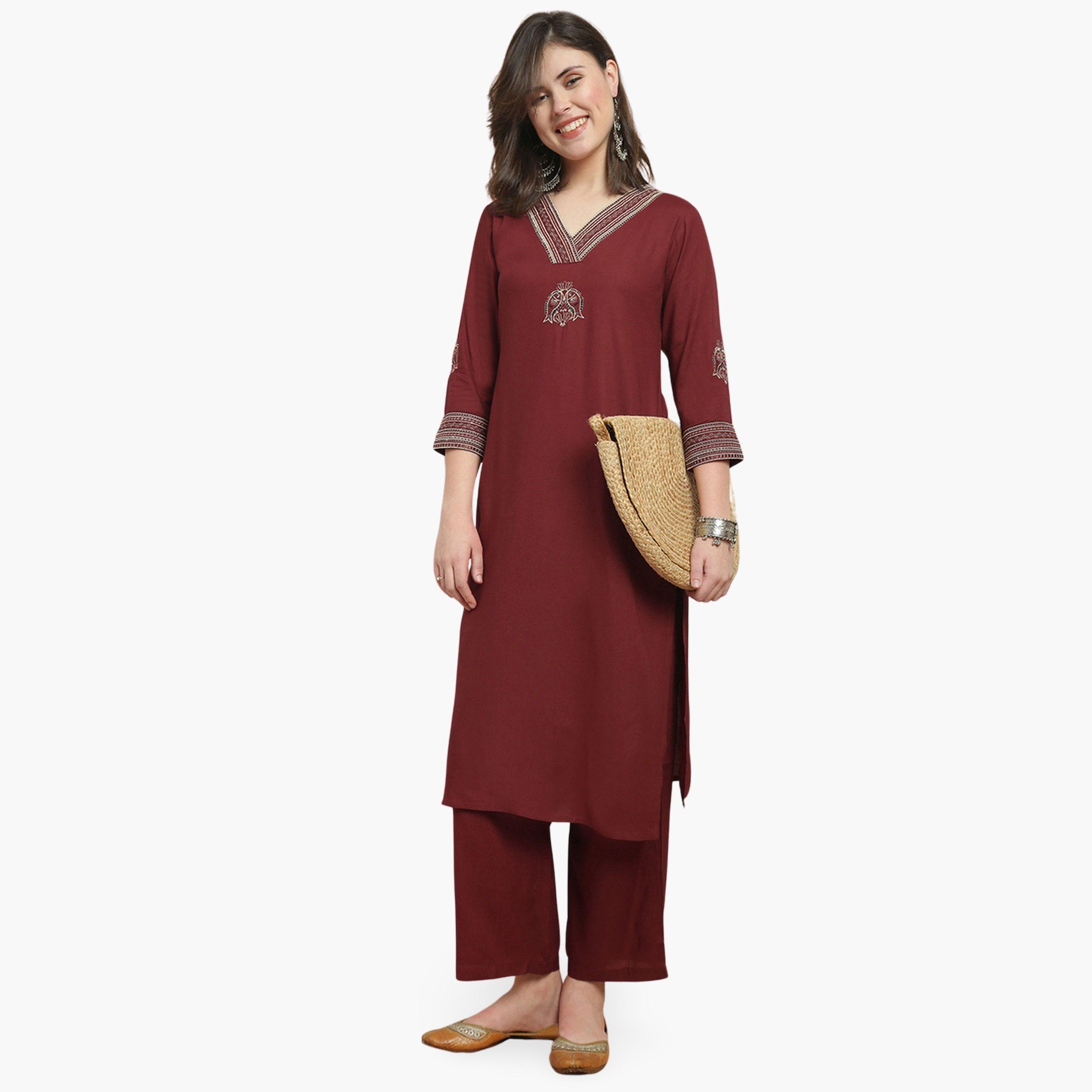 طقم كورتا مستقيمة مطرزة بلون خمري مع بنطال-women-clothing-ethnicwear-kurtasets-image-1