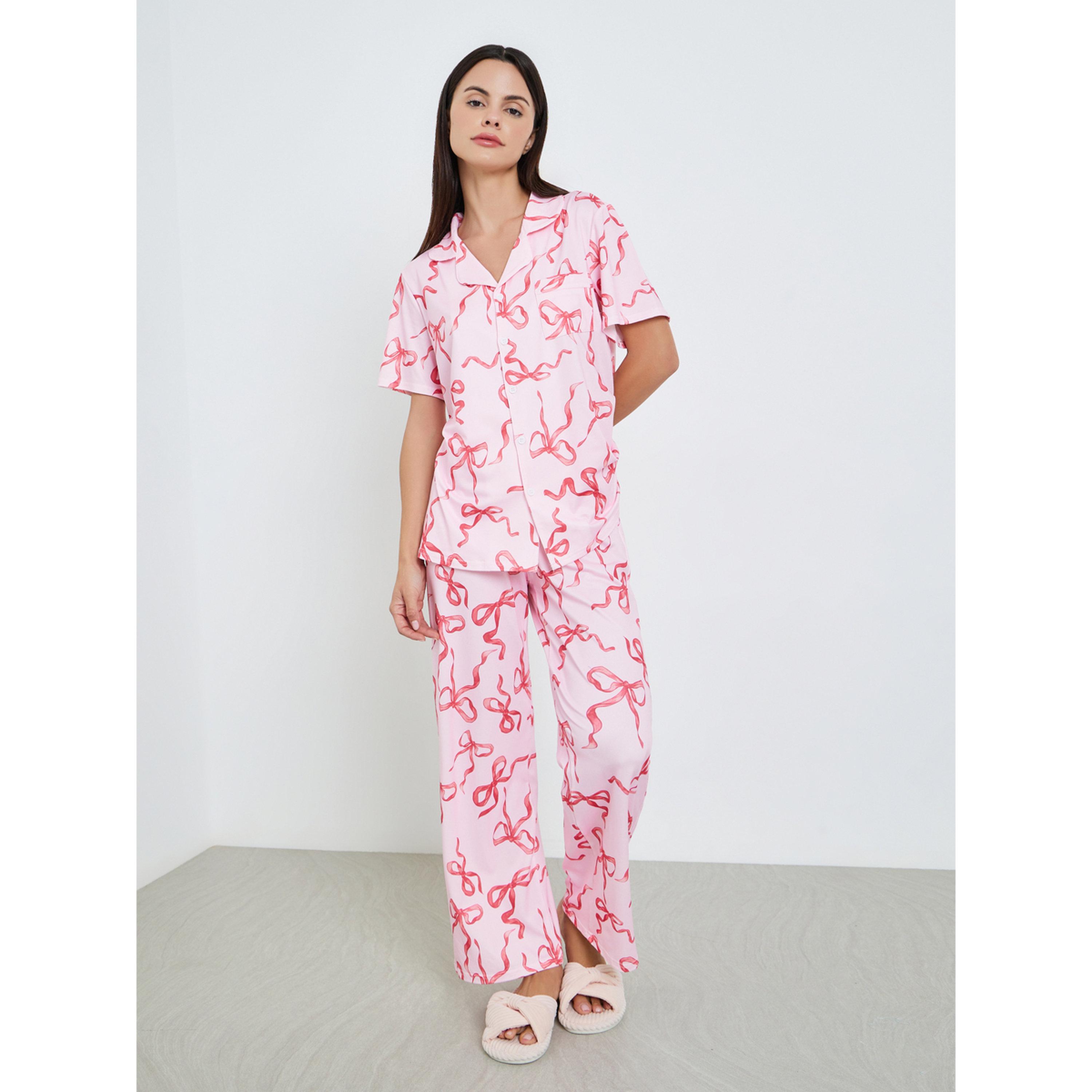 طقم بيجاما من بنطال وبلوزة بأزرار وطبعة فيونكة-women-clothing-nightwear-pyjamas-longsets-image-1