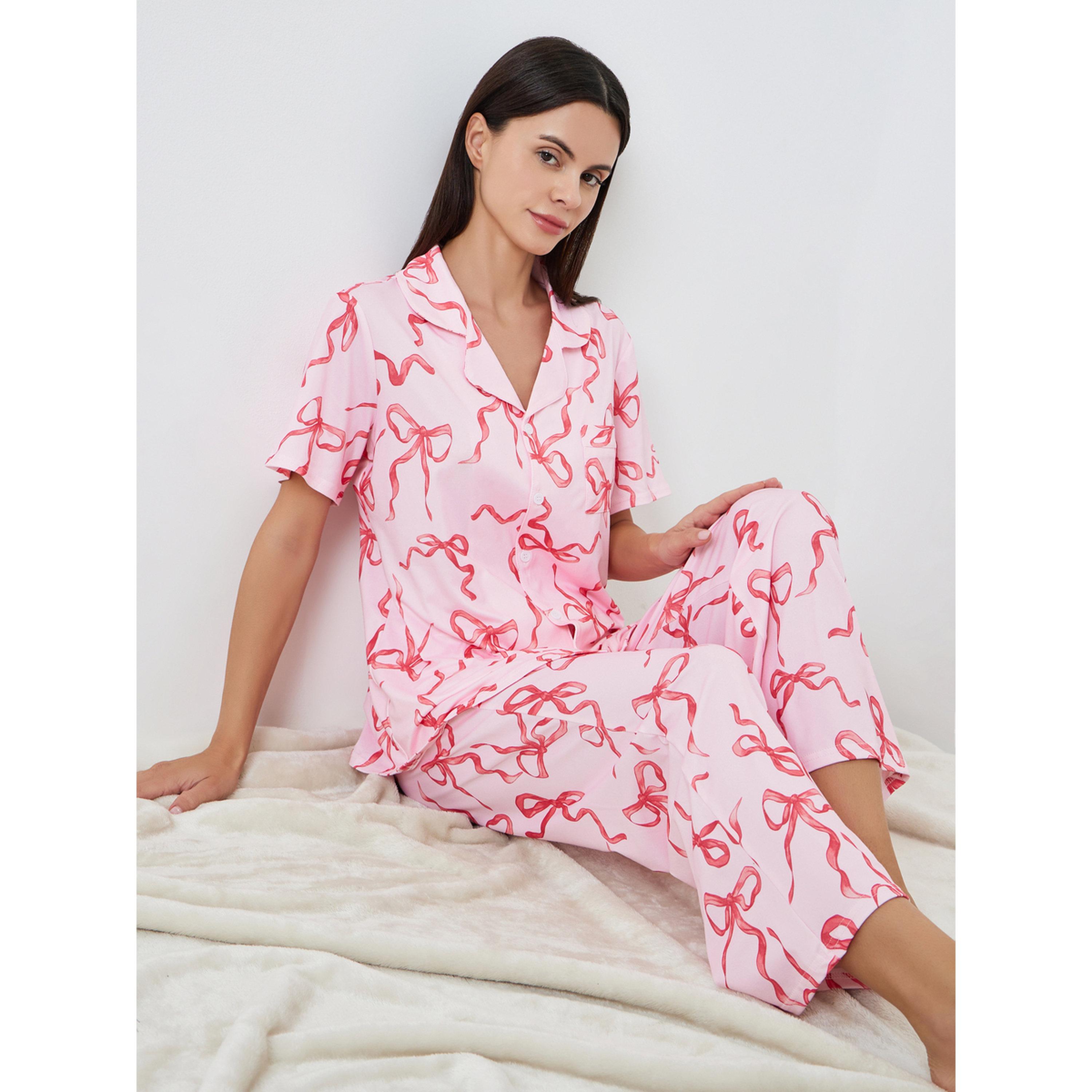 طقم بيجاما من بنطال وبلوزة بأزرار وطبعة فيونكة-women-clothing-nightwear-pyjamas-longsets-image-2