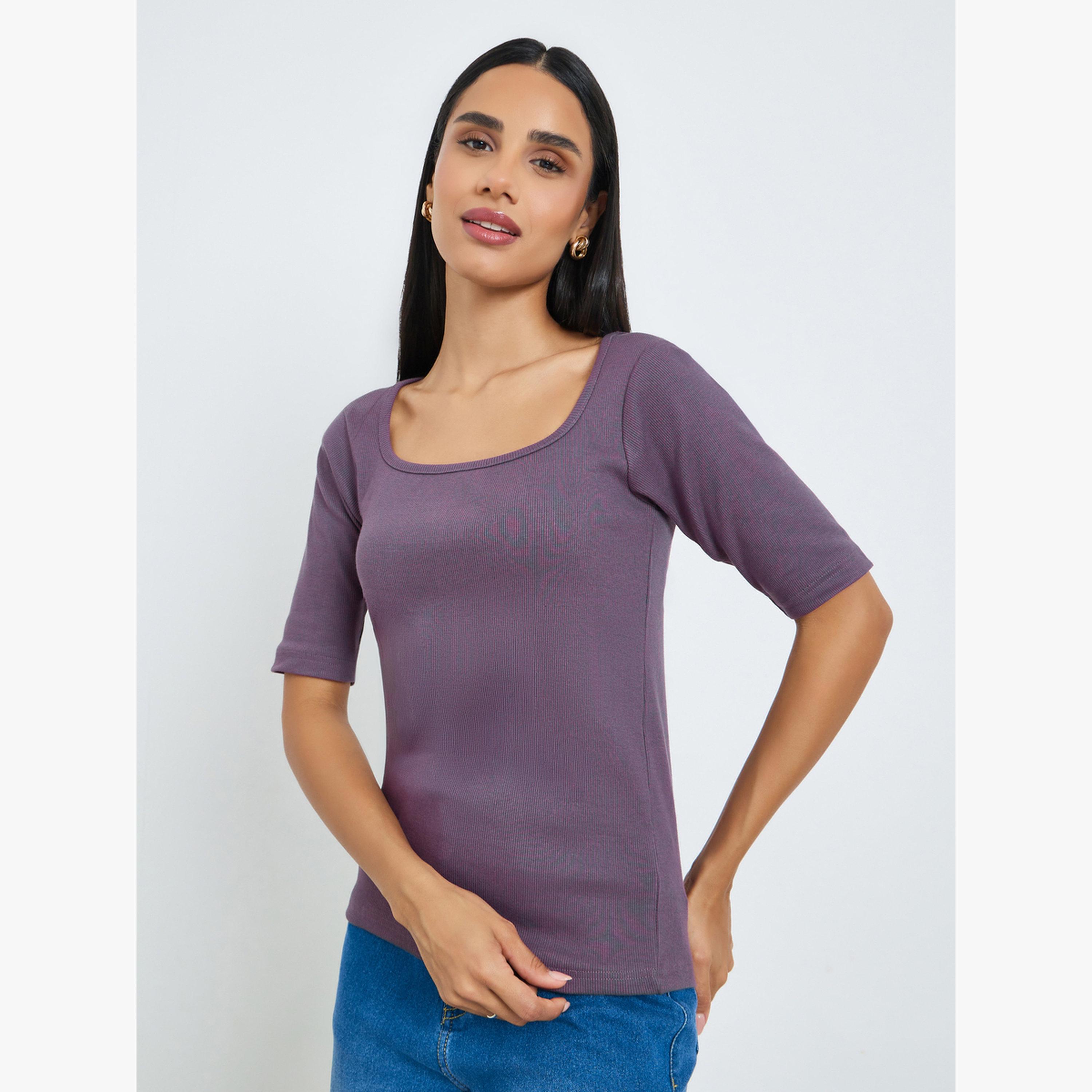 تي شيرت قطن 100% بقصة ضيقة وياقة مربعة-women-clothing-tshirts-image-1