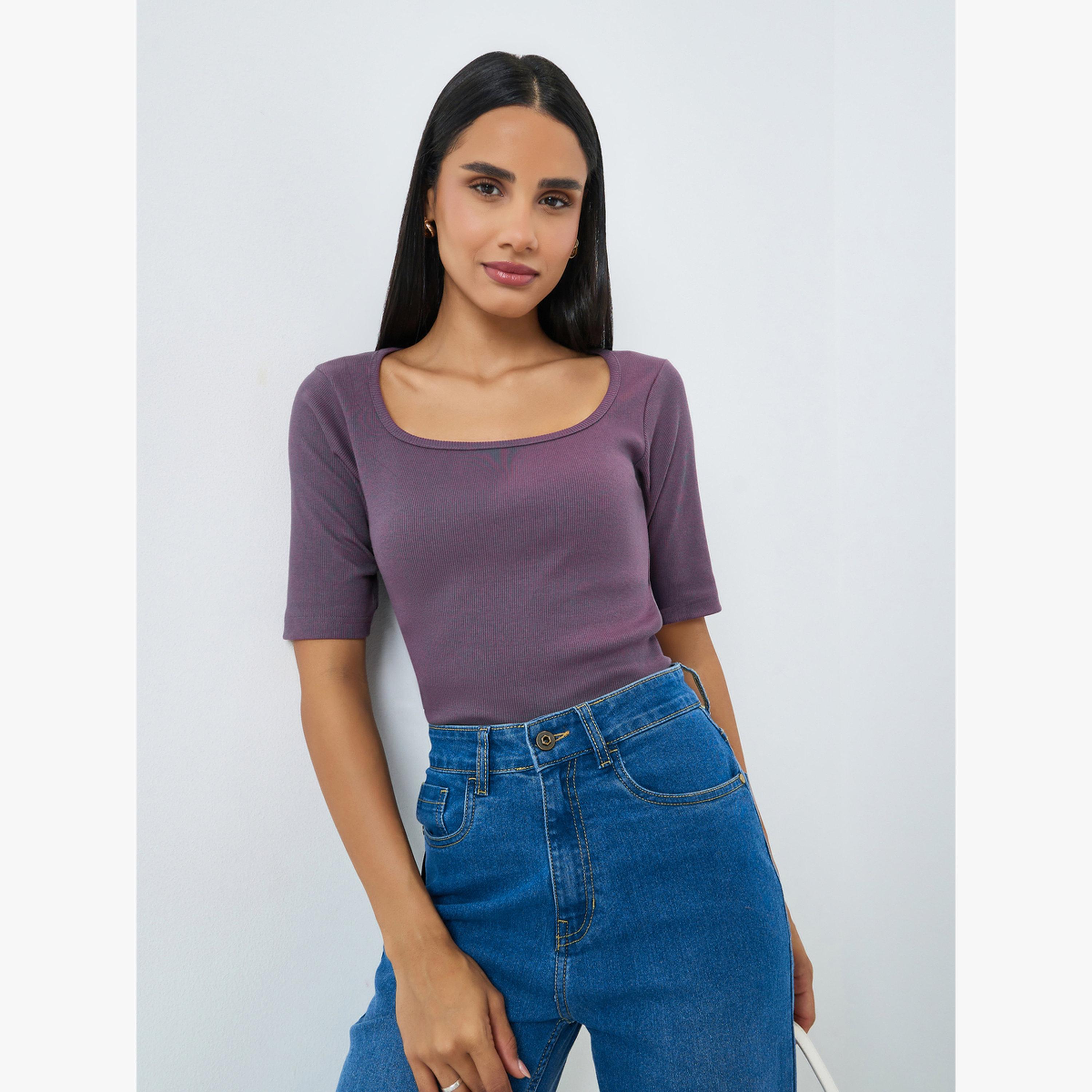 تي شيرت قطن 100% بقصة ضيقة وياقة مربعة-women-clothing-tshirts-image-3