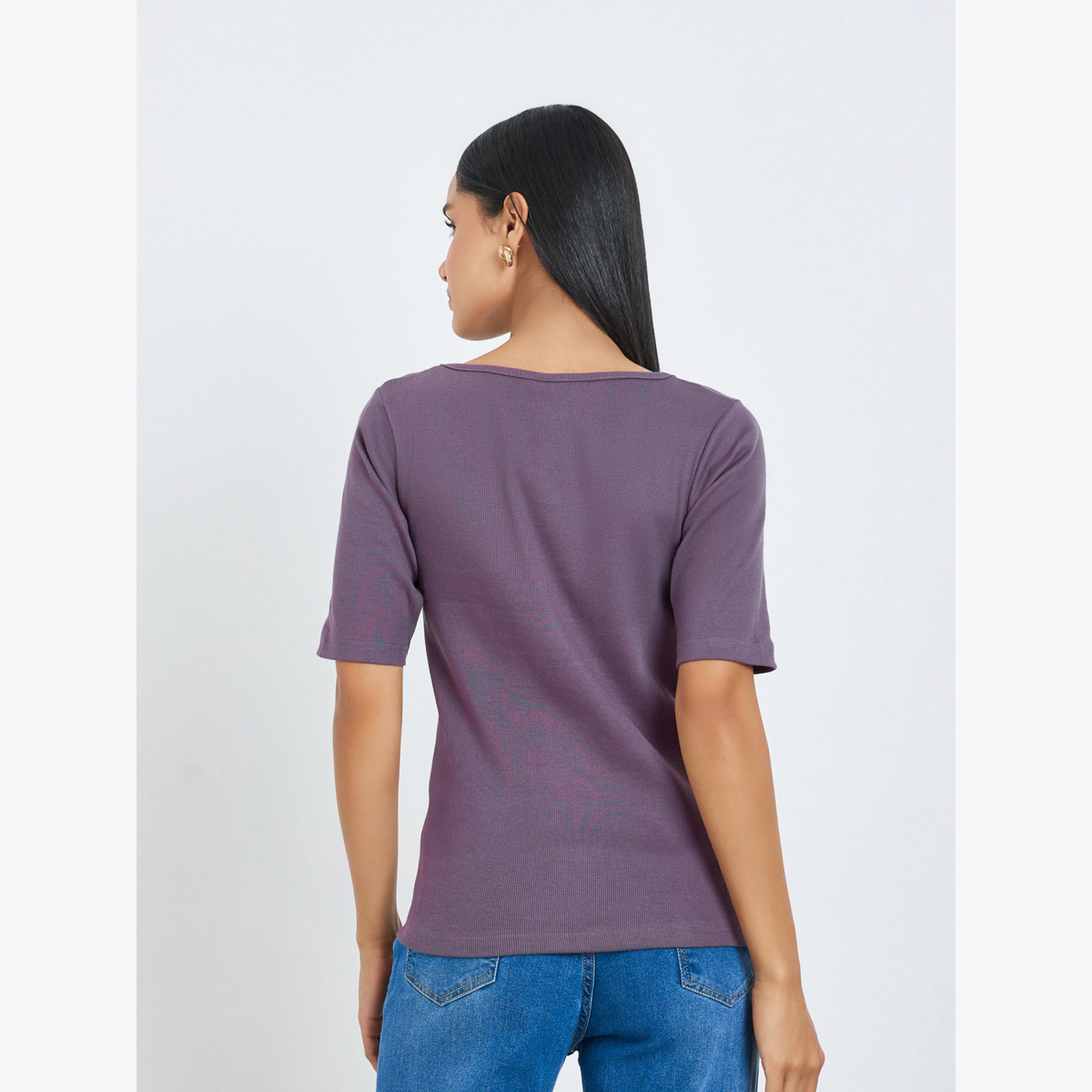تي شيرت قطن 100% بقصة ضيقة وياقة مربعة-women-clothing-tshirts-image-4