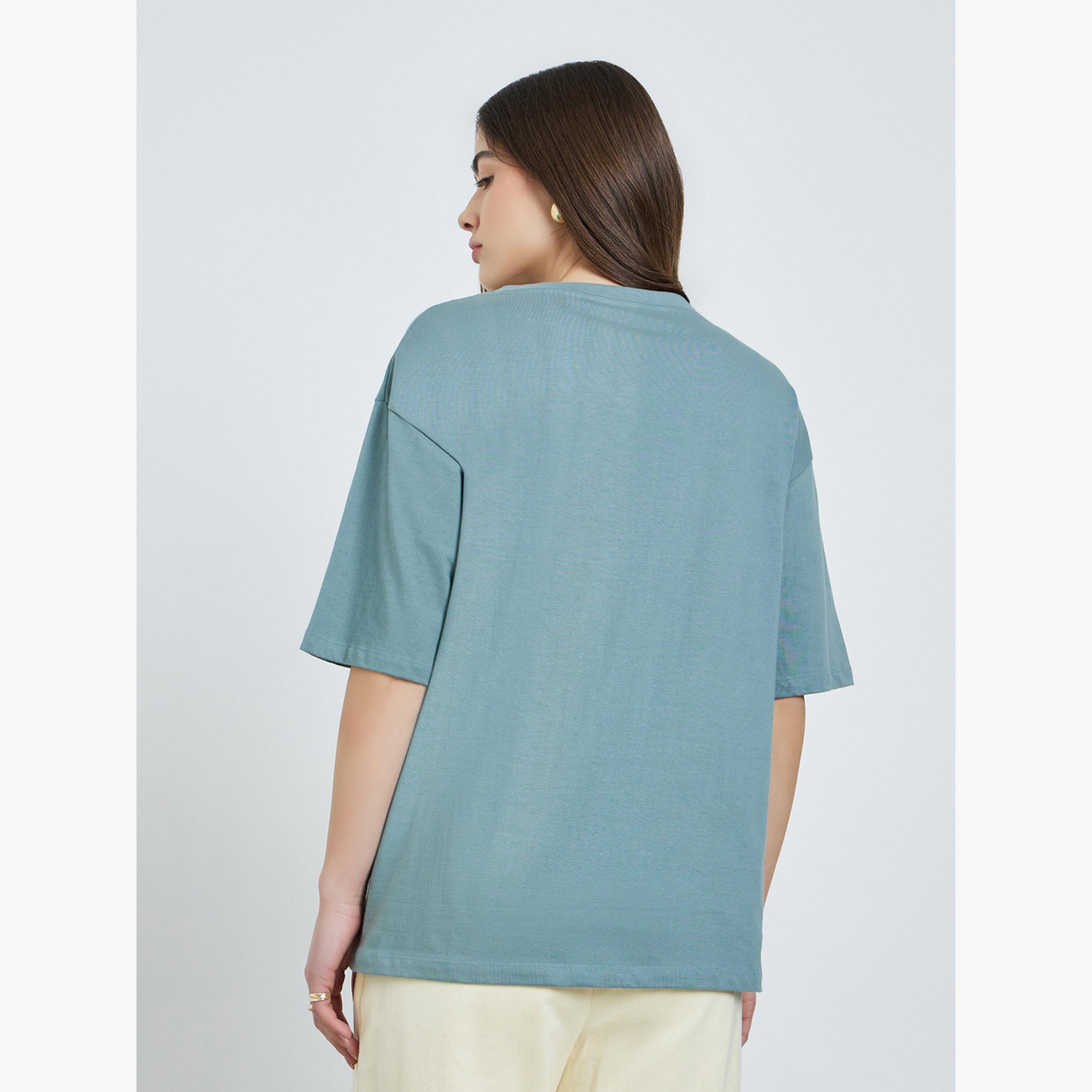 تيشيرت قطن بطبعة رياضية وقصة واسعة-women-clothing-tshirts-image-3