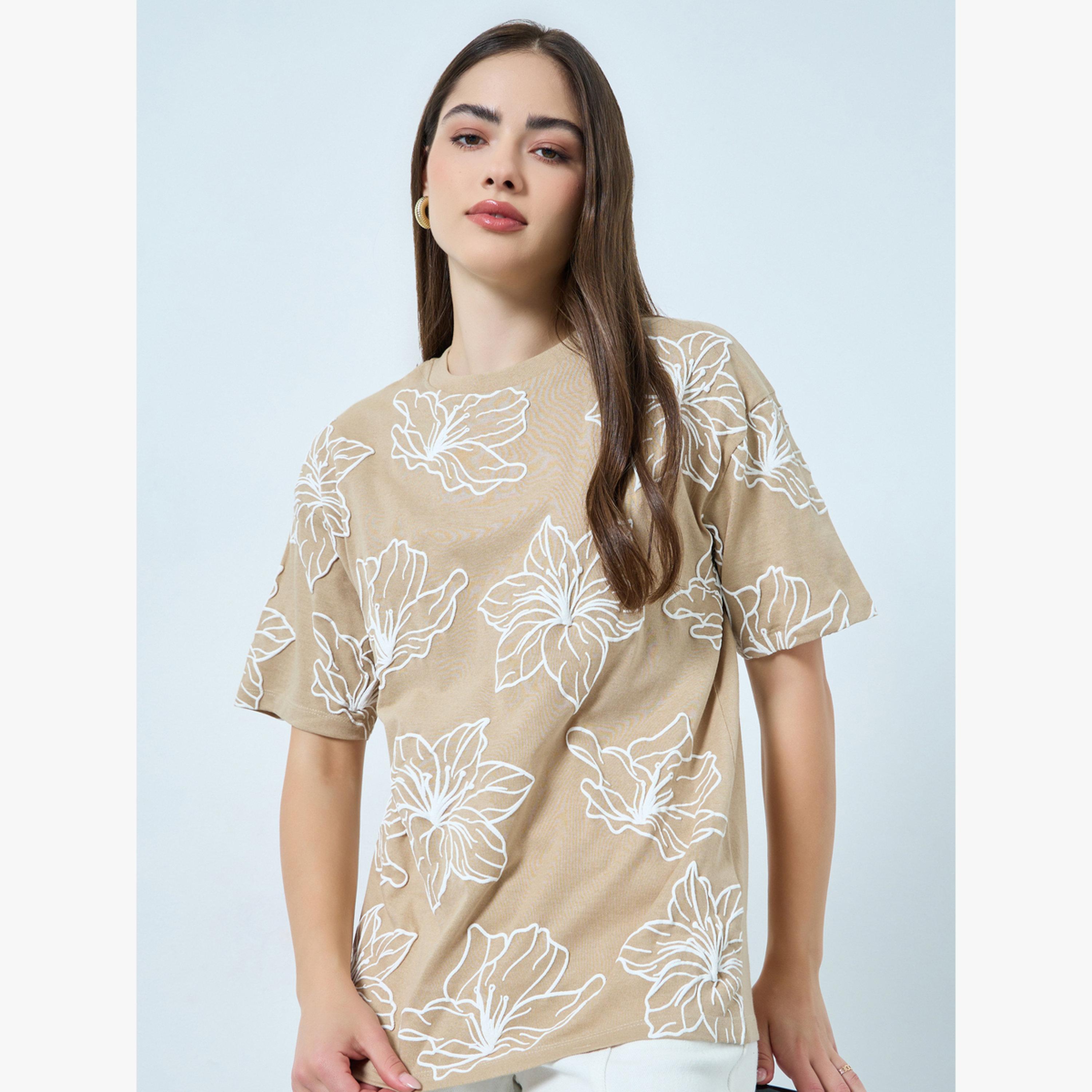 تيشيرت بطبعة أزهار بارزة وقصة واسعة-women-clothing-tshirts-image-1
