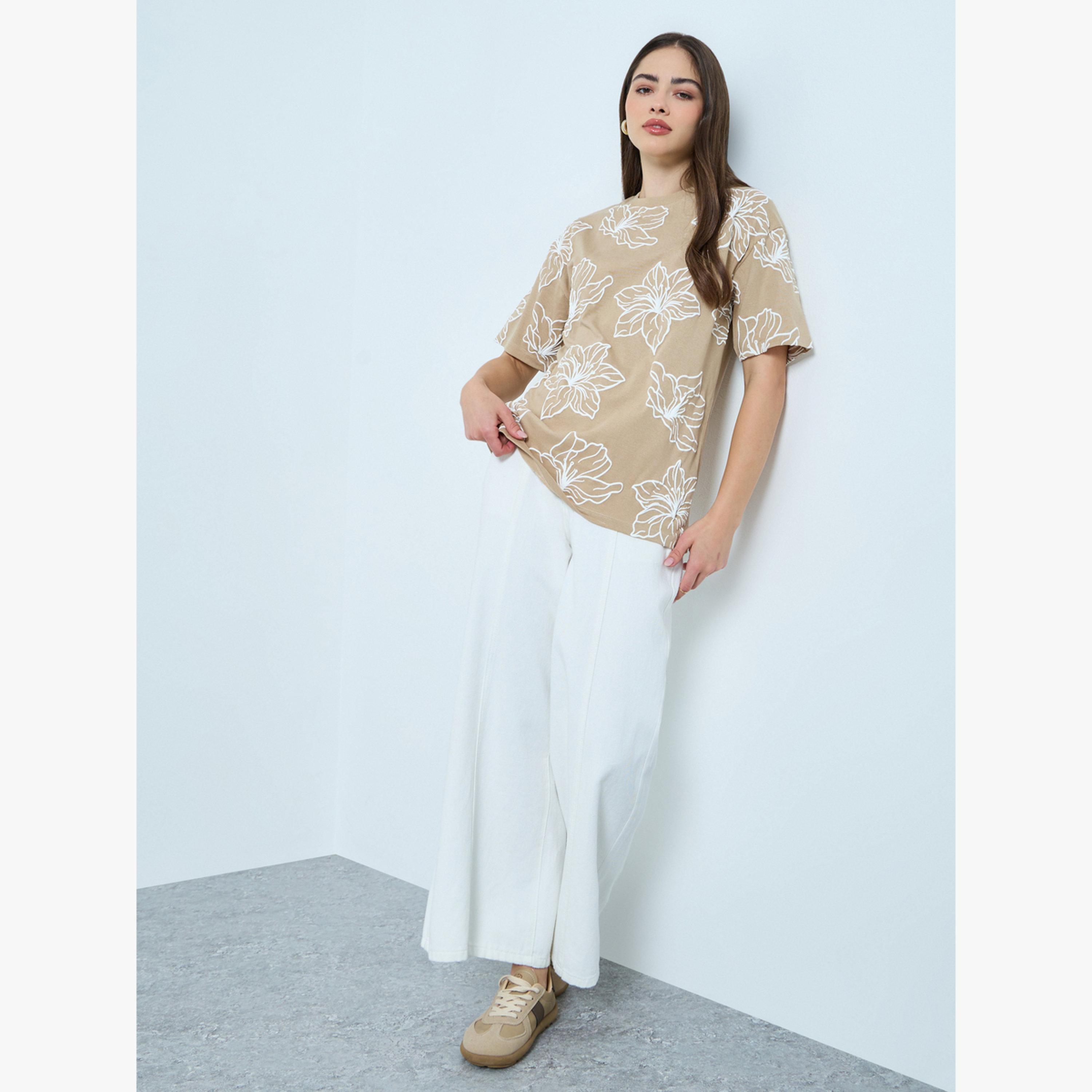 تيشيرت بطبعة أزهار بارزة وقصة واسعة-women-clothing-tshirts-image-2