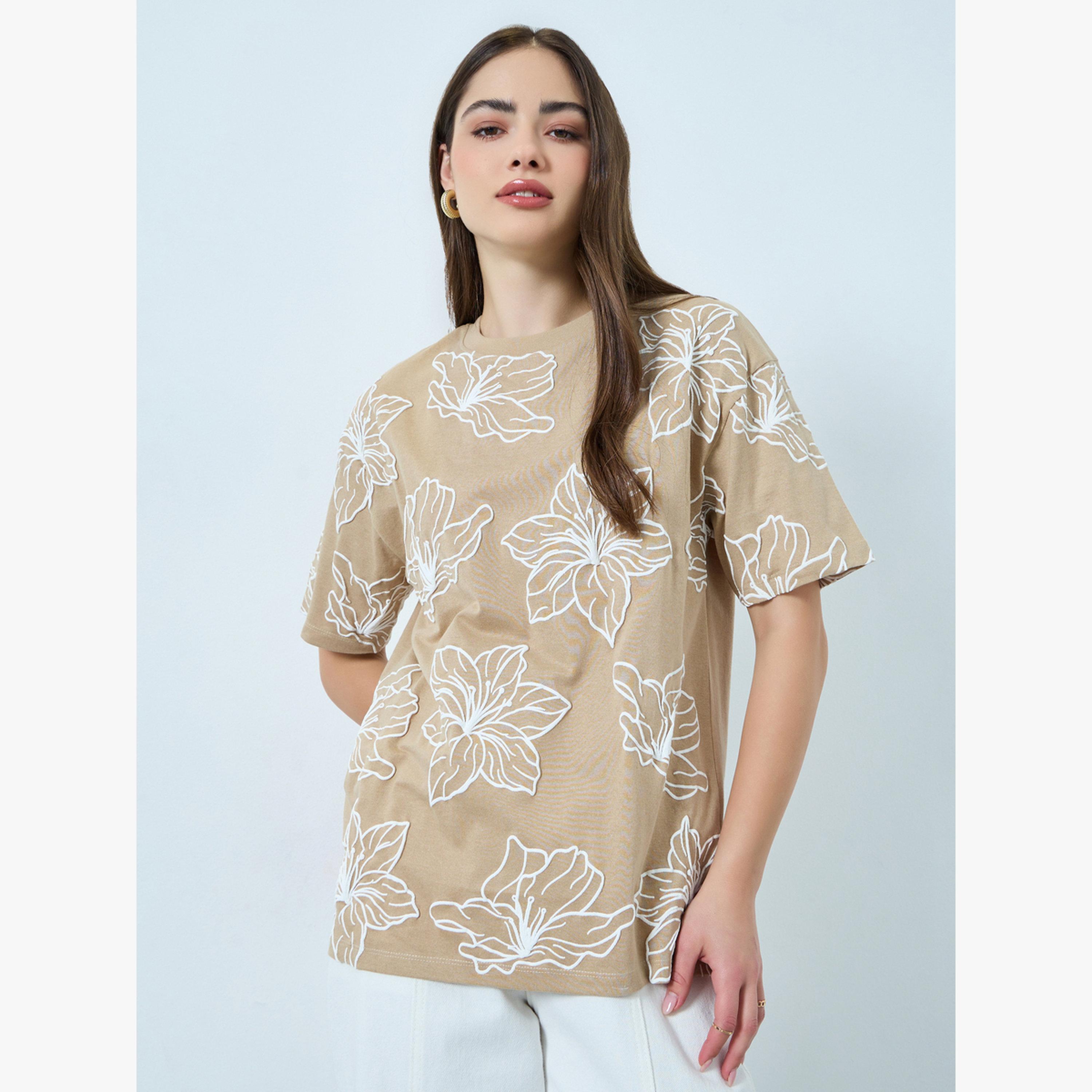 تيشيرت بطبعة أزهار بارزة وقصة واسعة-women-clothing-tshirts-image-3