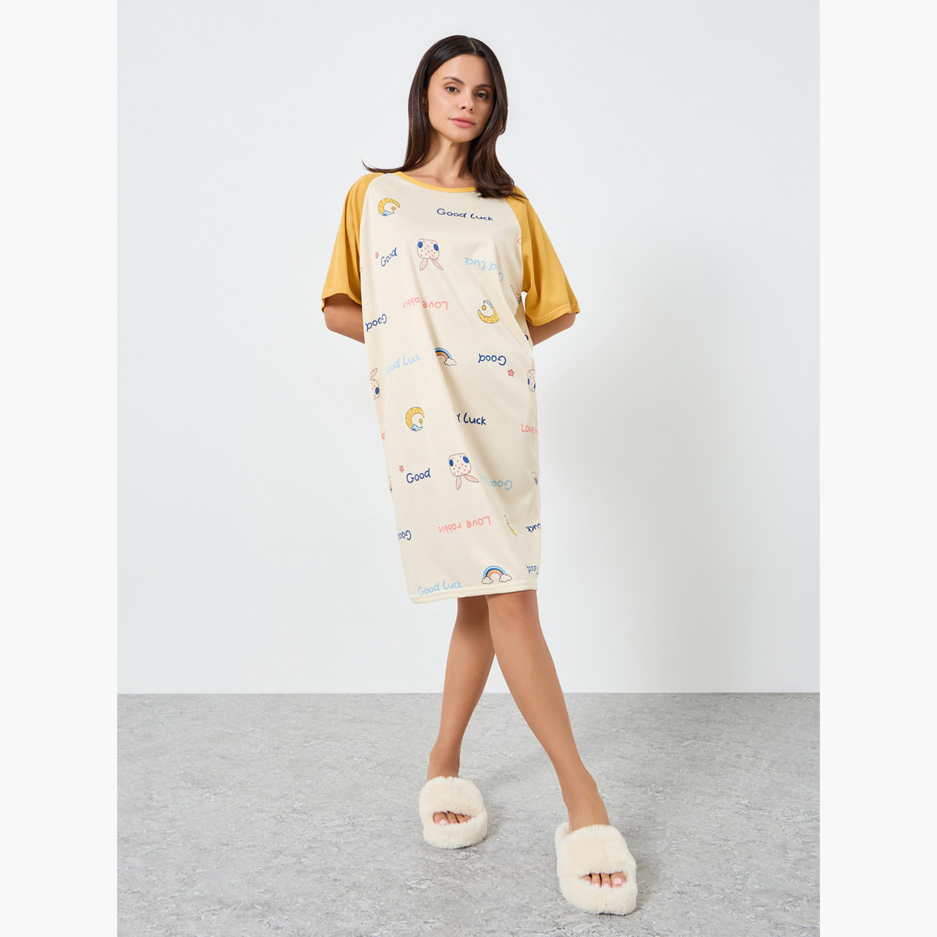 قميص نوم تيشيرت بأكمام ريجلان وطبعة جرافيك-women-clothing-nightwear-nighties-image-1