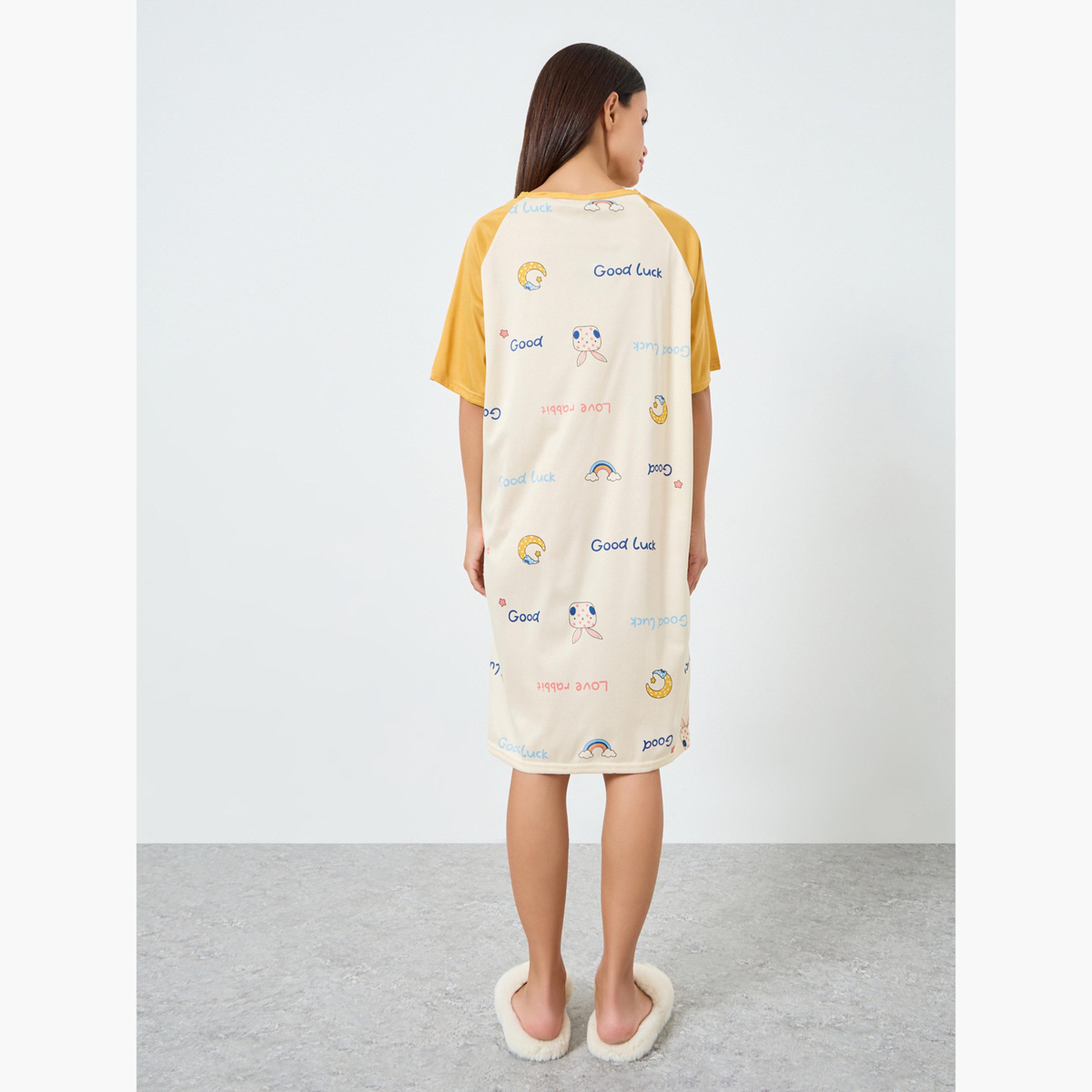 قميص نوم تيشيرت بأكمام ريجلان وطبعة جرافيك-women-clothing-nightwear-nighties-image-4