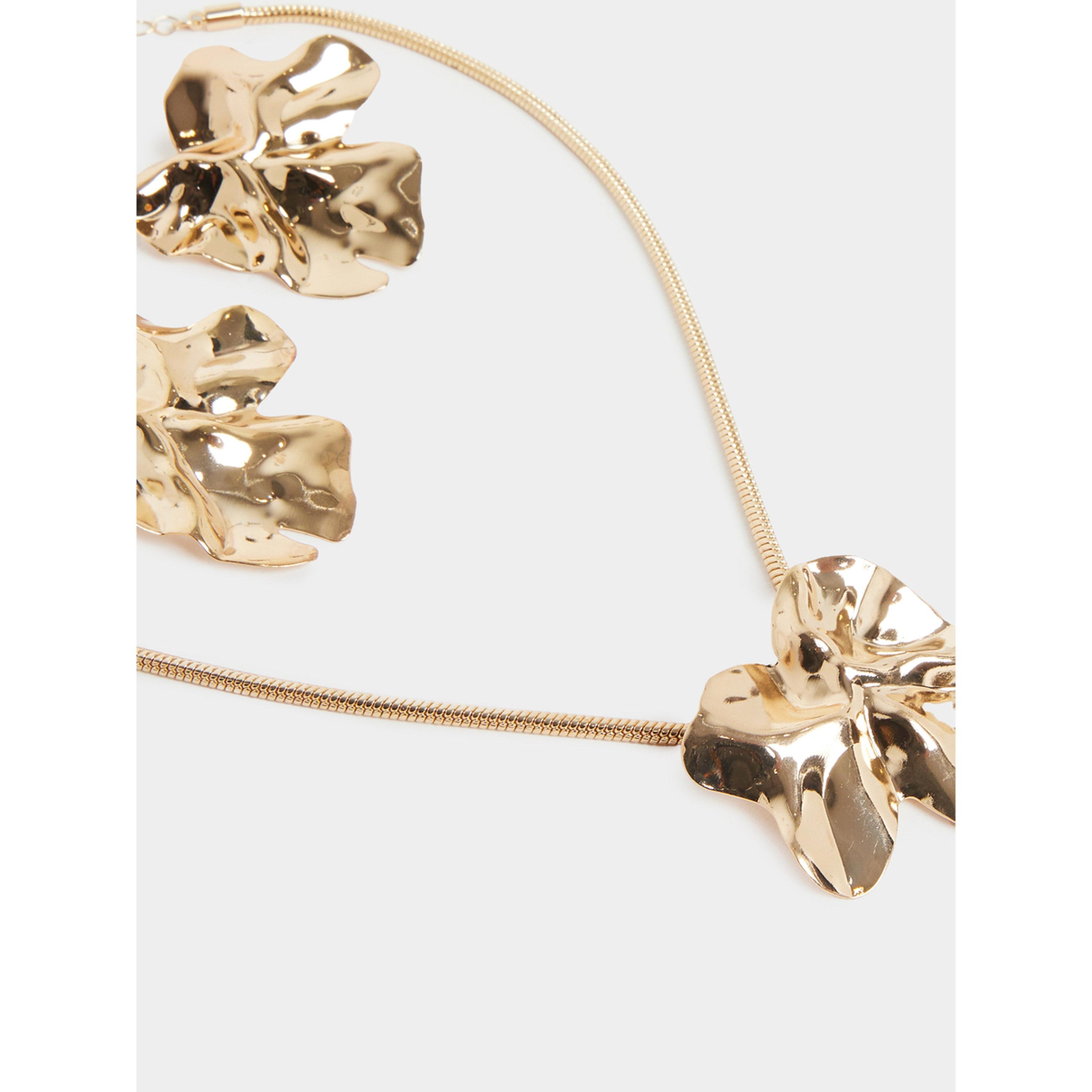 طقم من عقد وأقراط بتصميم زهرة-women-watchesandjewellery-jewellery-jewellerysets-image-3